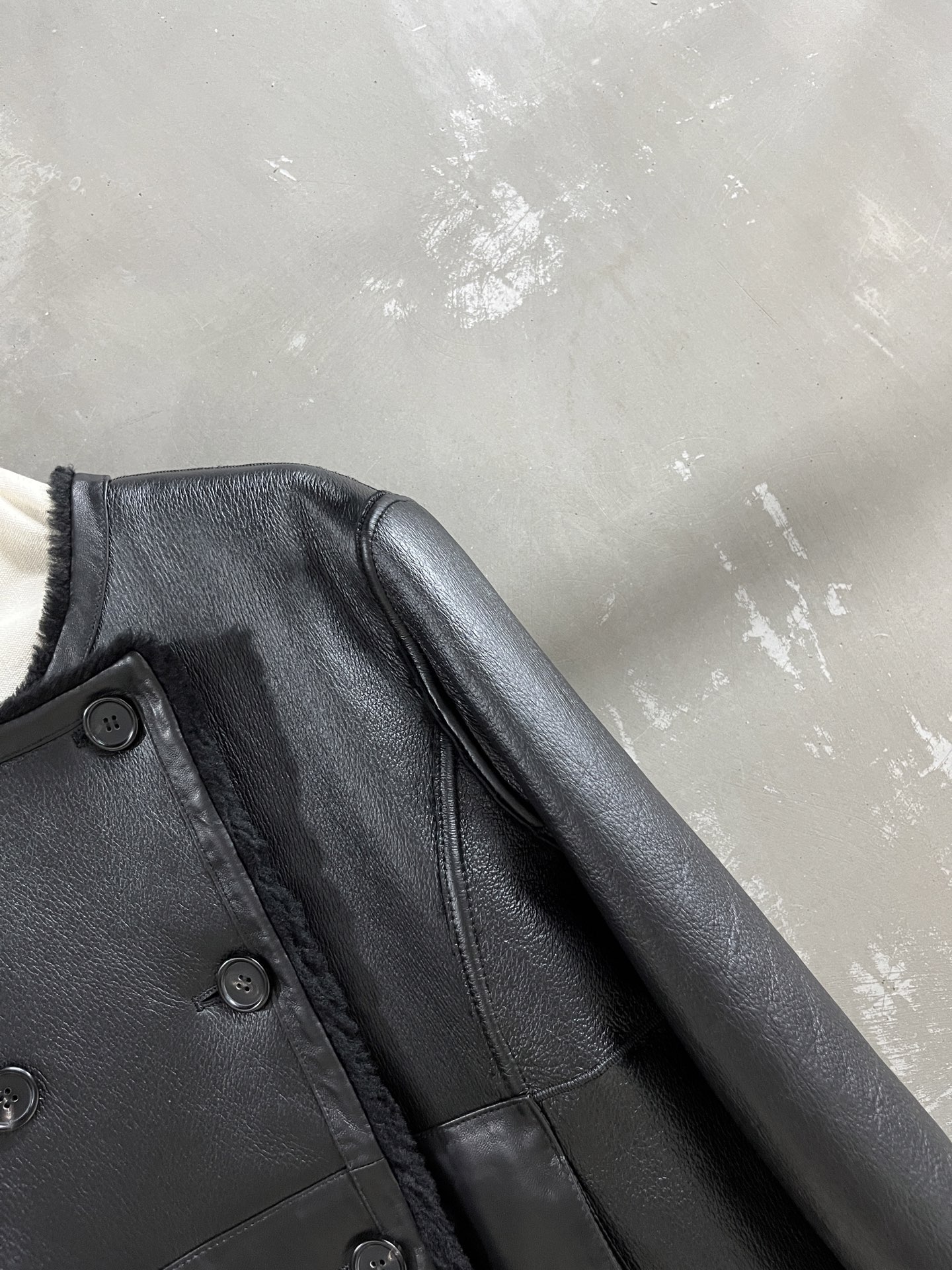 Reversible Shearling Jacket: Merino Wool, Relaxed Fit, Timeless Style 5 i1759161152469 8118 0 2