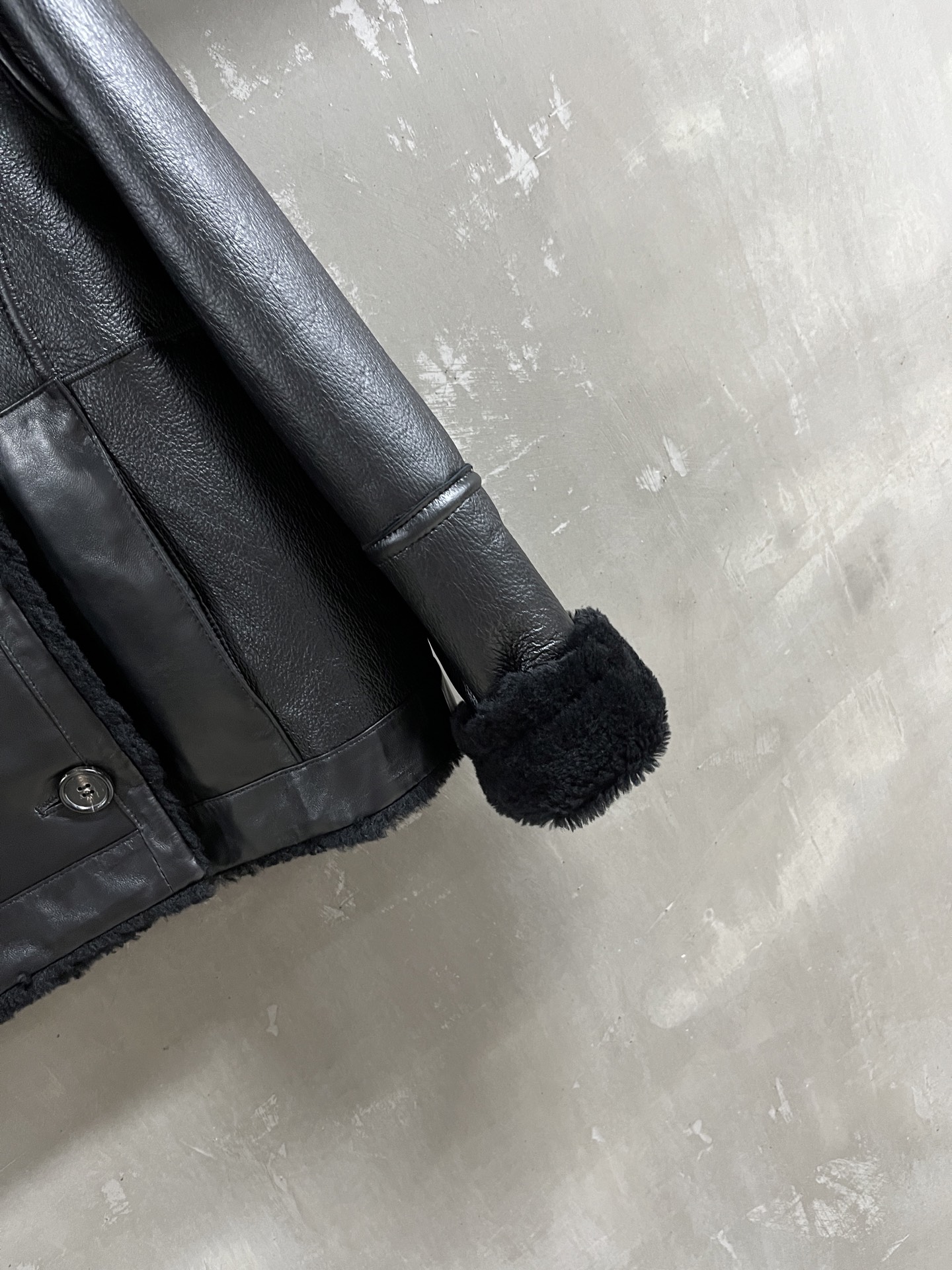 Reversible Shearling Jacket: Merino Wool, Relaxed Fit, Timeless Style 8 i1759161152482 4219 0 5