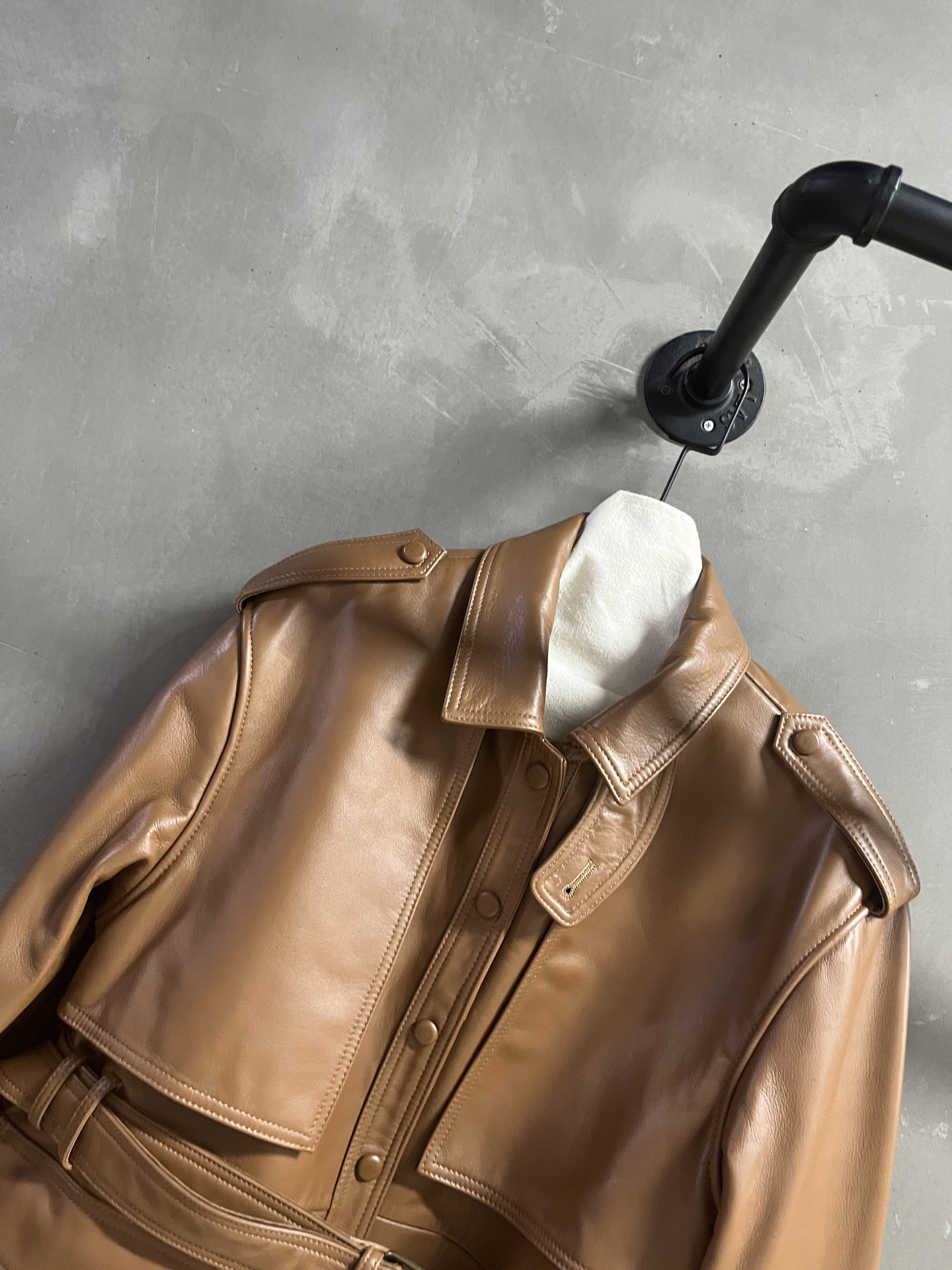 Saint Laurent Leather Jacket: Fall 2025 New Collection - Stylish & Versatile 4 i1759416378356 1554 0 1
