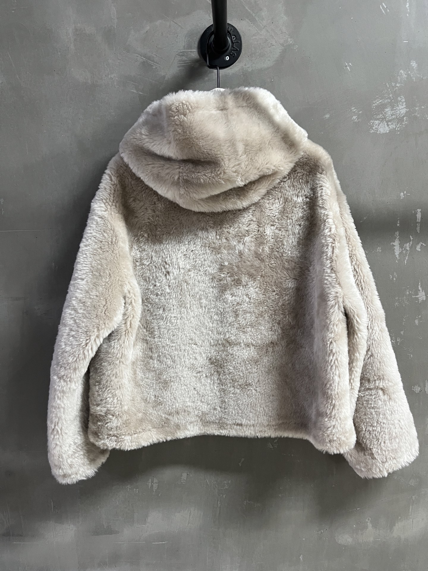 Max Mara Shearling Jacket: Timeless Elegance in Classic Mælard Tones 10 i1759418351656 4700 0 8