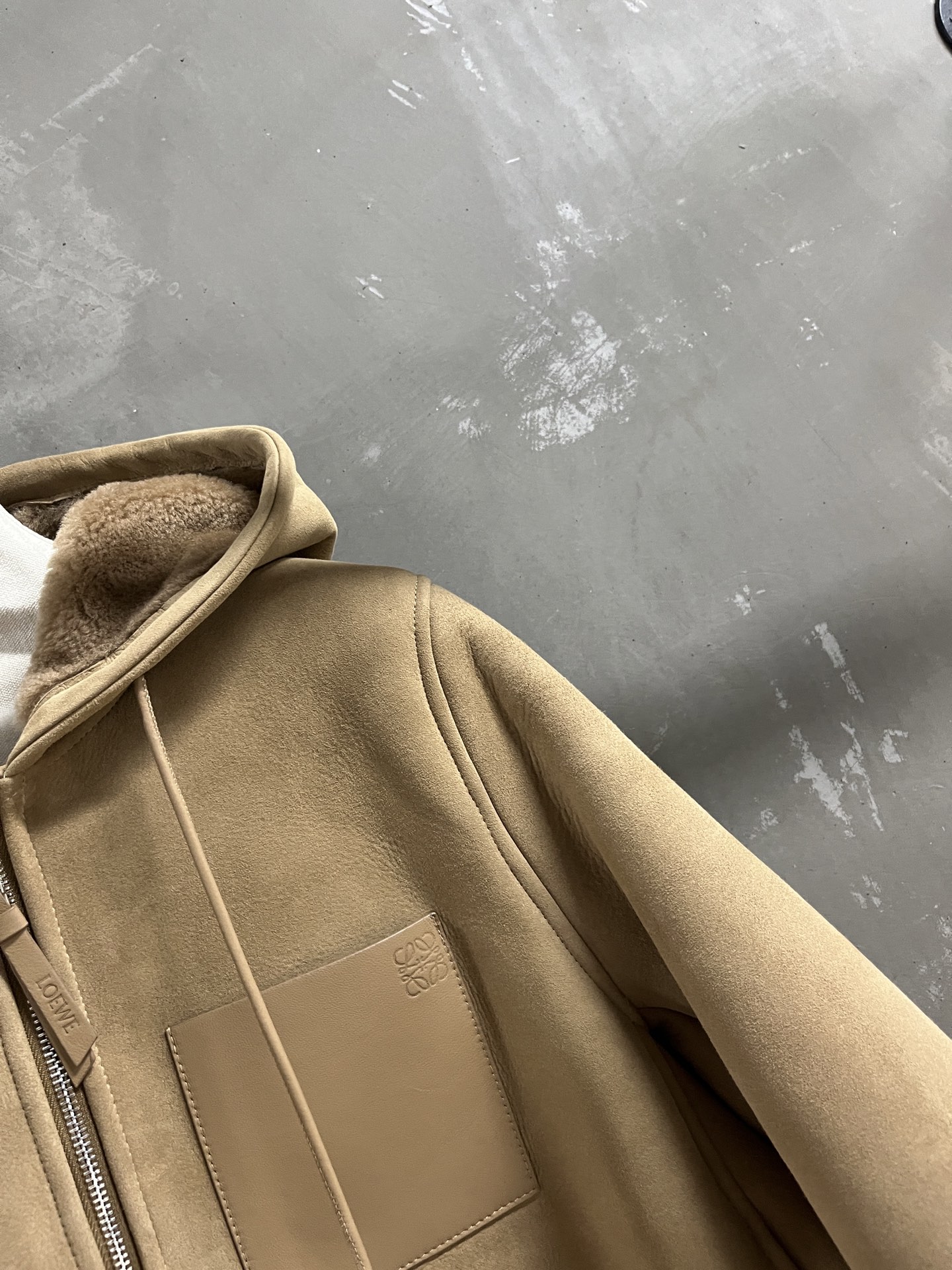 Loewe Shearling Jacket: Turkish Lambskin, M-XL, Retro Chic Style 9 i1759502909896 5924 0 6