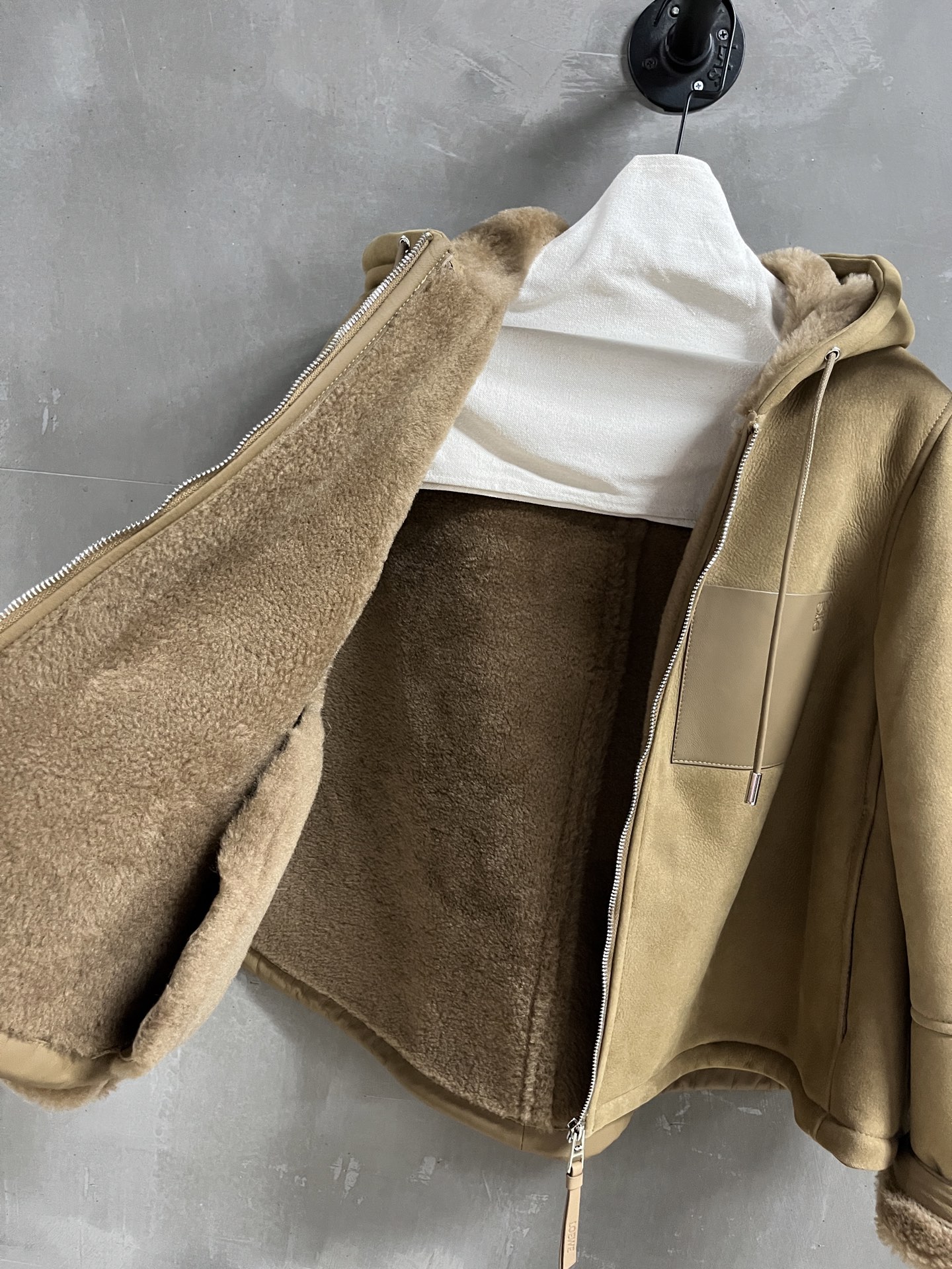 Loewe Shearling Jacket: Turkish Lambskin, M-XL, Retro Chic Style 8 i1759502909923 5788 0 5