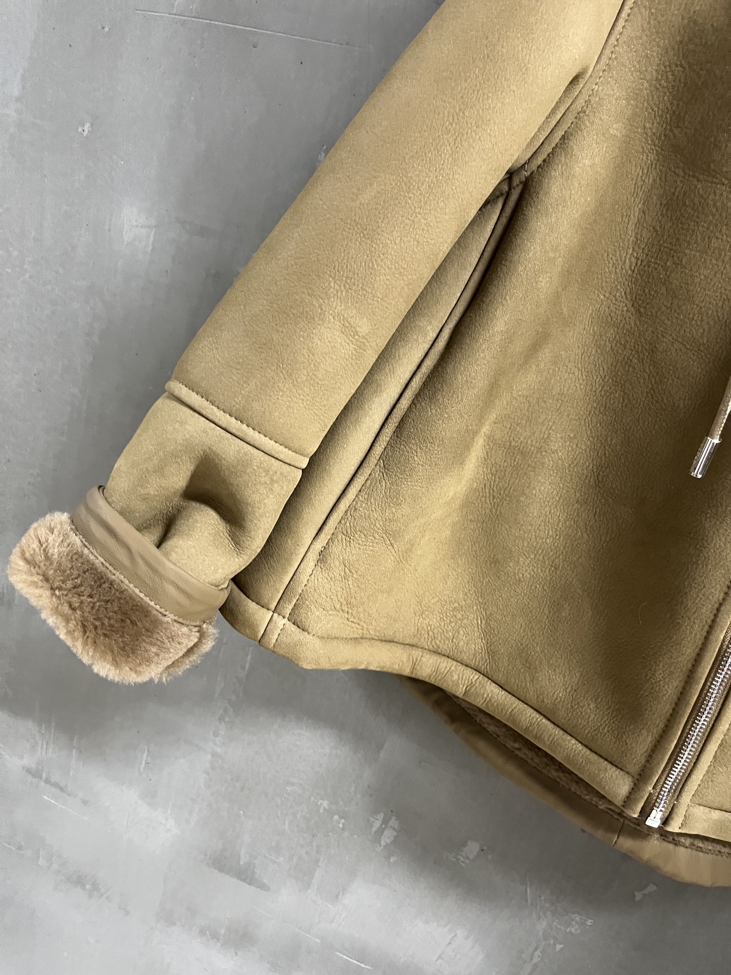 Loewe Shearling Jacket: Turkish Lambskin, M-XL, Retro Chic Style 5 i1759502910105 7356 0 2
