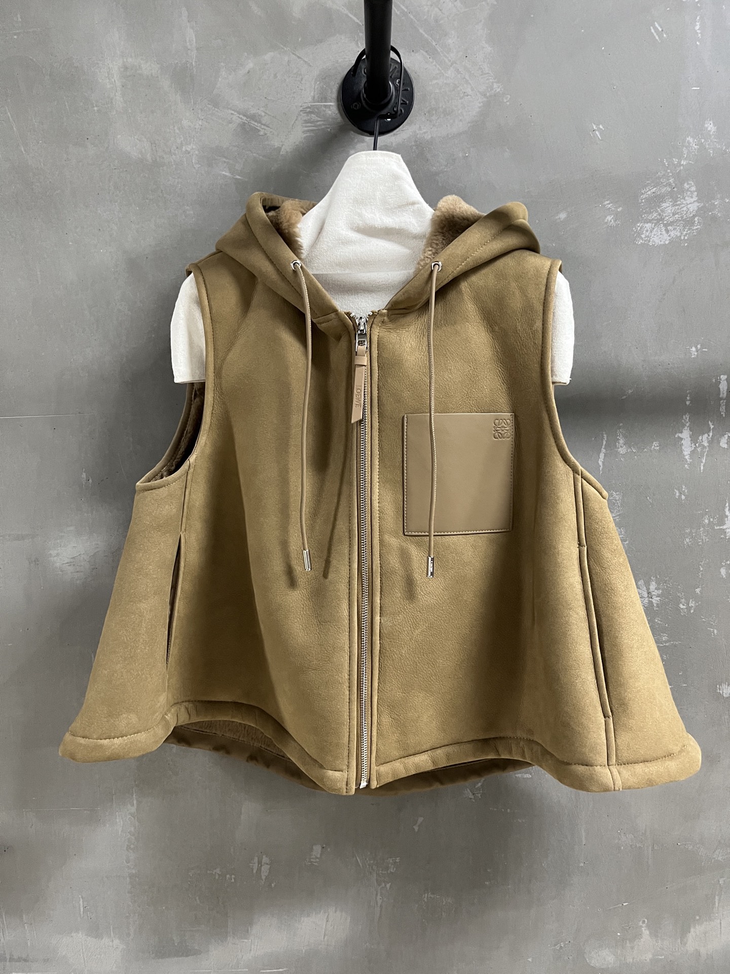 Loewe Shearling Jacket: Turkish Lambskin, Retro Style, M-XL Sizes 3 i1759504240640 5369 0 0