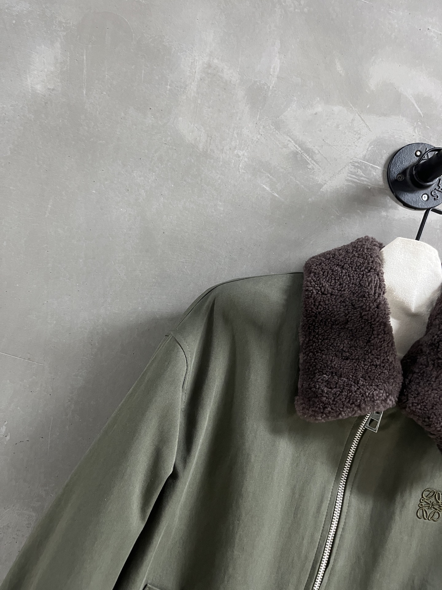 Loewe Winter Coat: Short, Stylish, and Versatile Outerwear 5 i1759850497988 6251 0 2