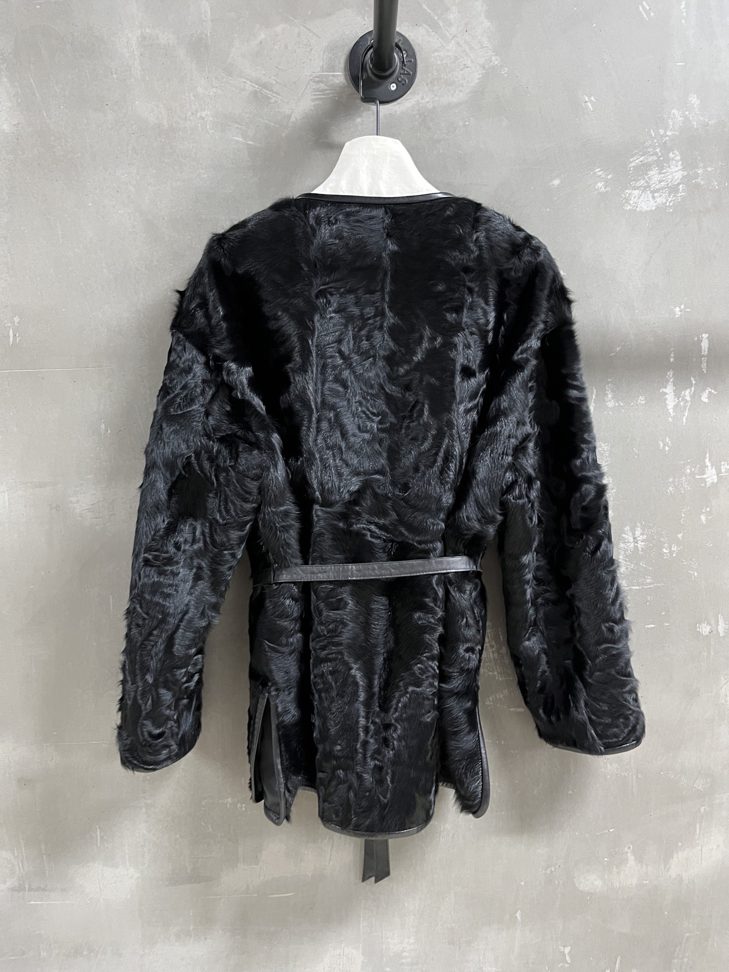 Lemaire Shearling Jacket: Timeless Style & Ultimate Comfort 10 i1759851904524 318 0 8