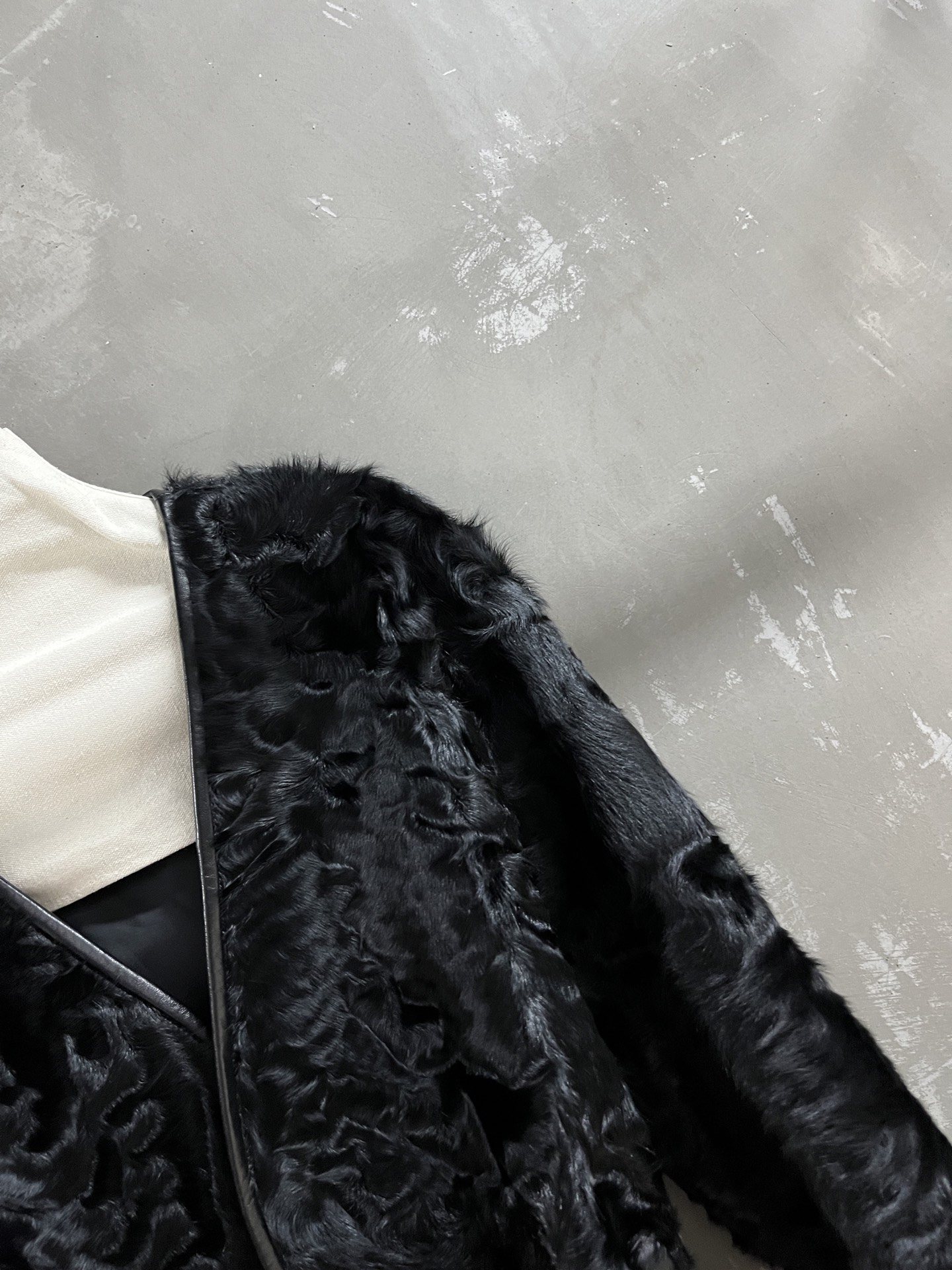 Lemaire Shearling Jacket: Timeless Style & Ultimate Comfort 8 i1759851904618 8815 0 5