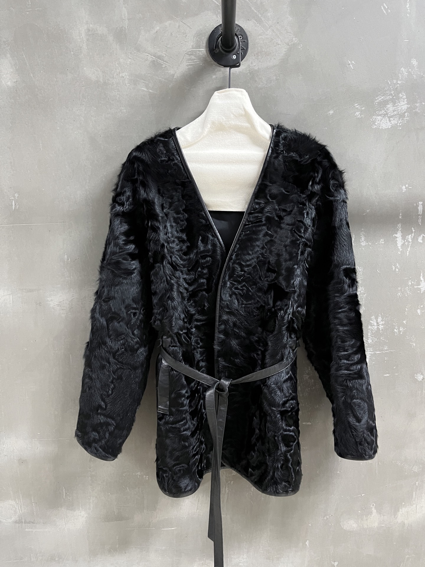 Lemaire Shearling Jacket: Timeless Style & Ultimate Comfort 3 i1759851908734 1537 0 0