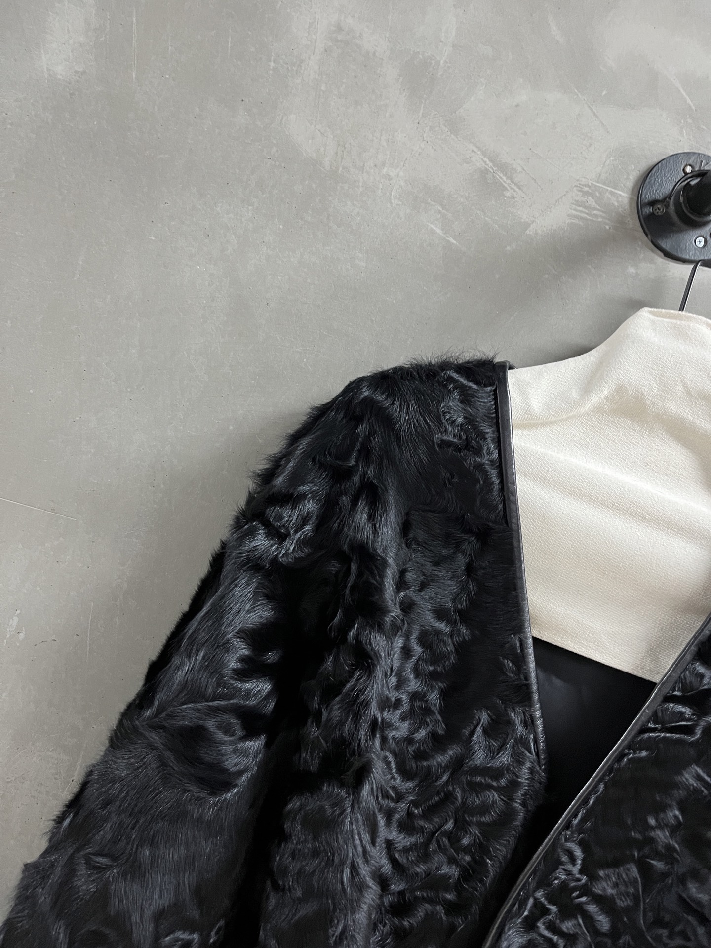 Lemaire Shearling Jacket: Timeless Style & Ultimate Comfort 9 i1759851908752 4571 0 7