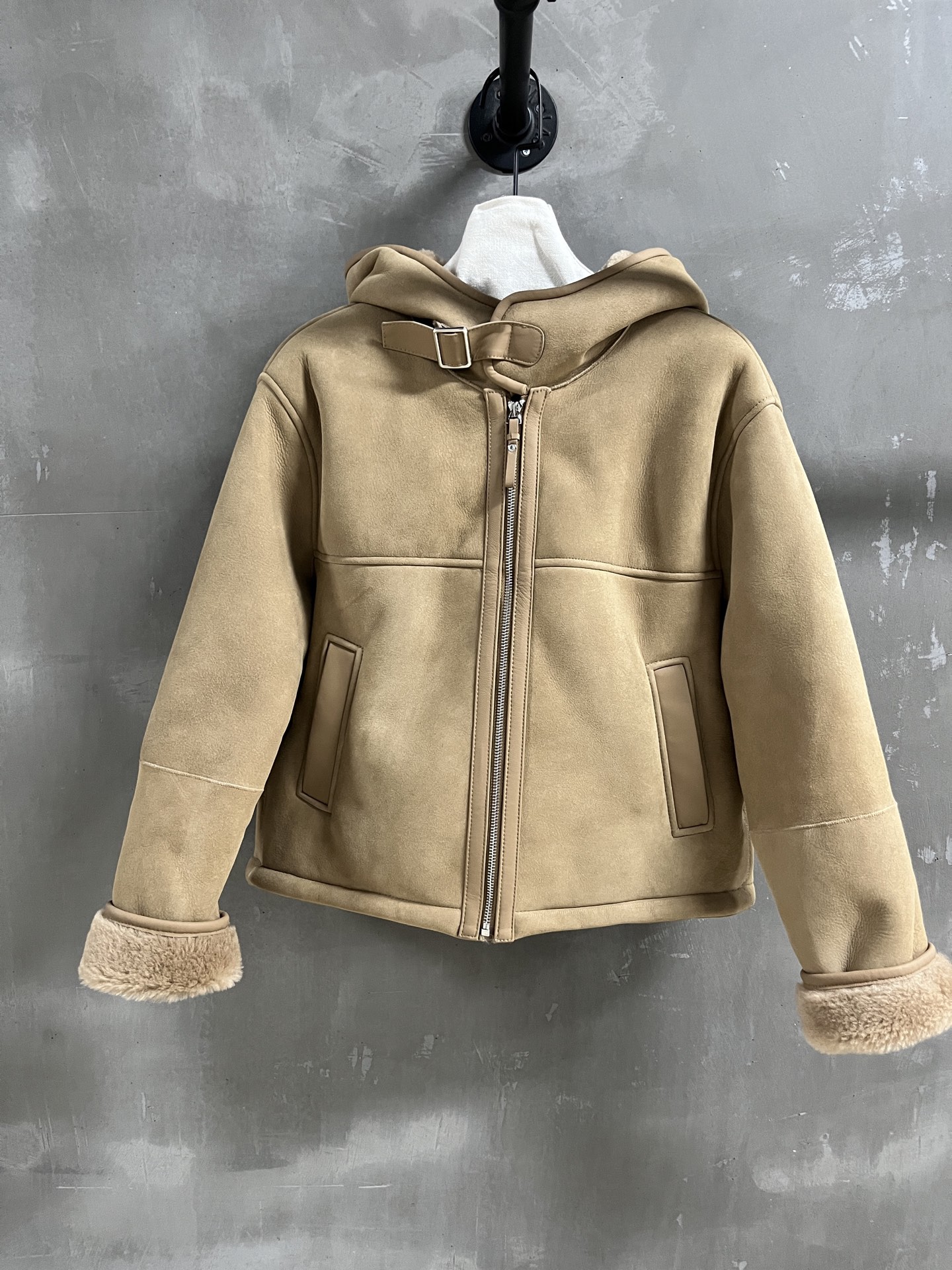 Her*es Shearling Hooded Jacket - Stylish & Warm for Fall/Winter 2025 3 i1759936802602 1408 0 0