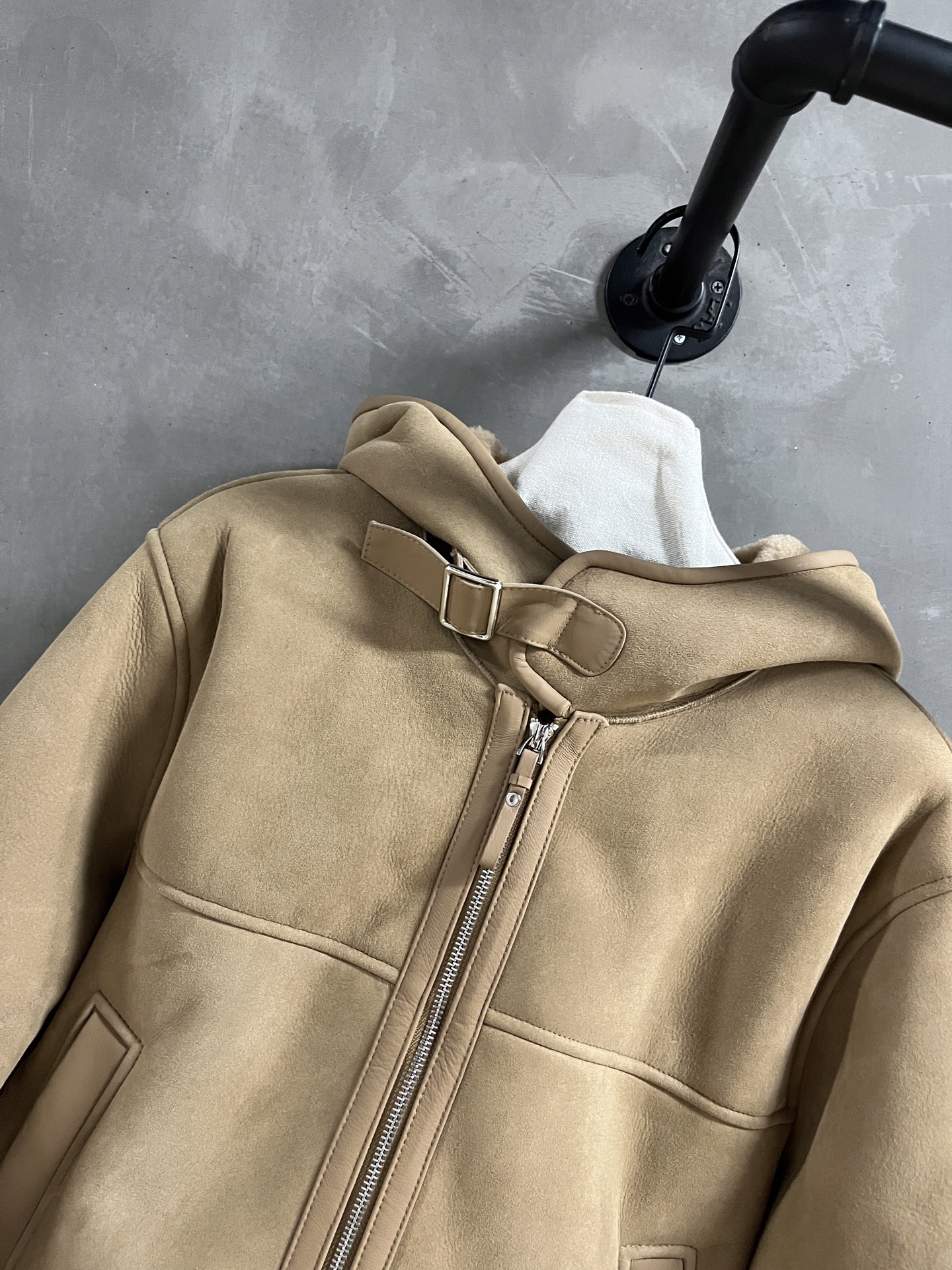 Her*es Shearling Hooded Jacket - Stylish & Warm for Fall/Winter 2025 6 i1759936806908 1390 0 3