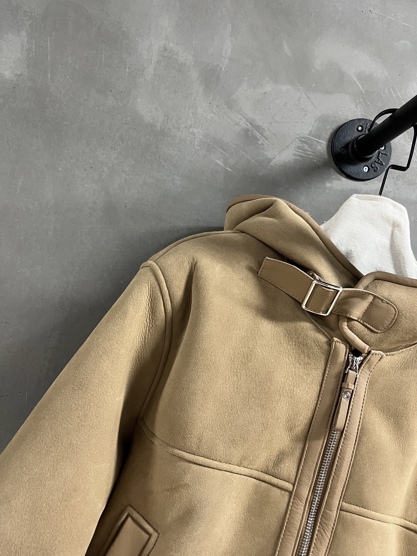 Her*es Shearling Hooded Jacket - Stylish & Warm for Fall/Winter 2025 7 i1759936807016 8489 0 4
