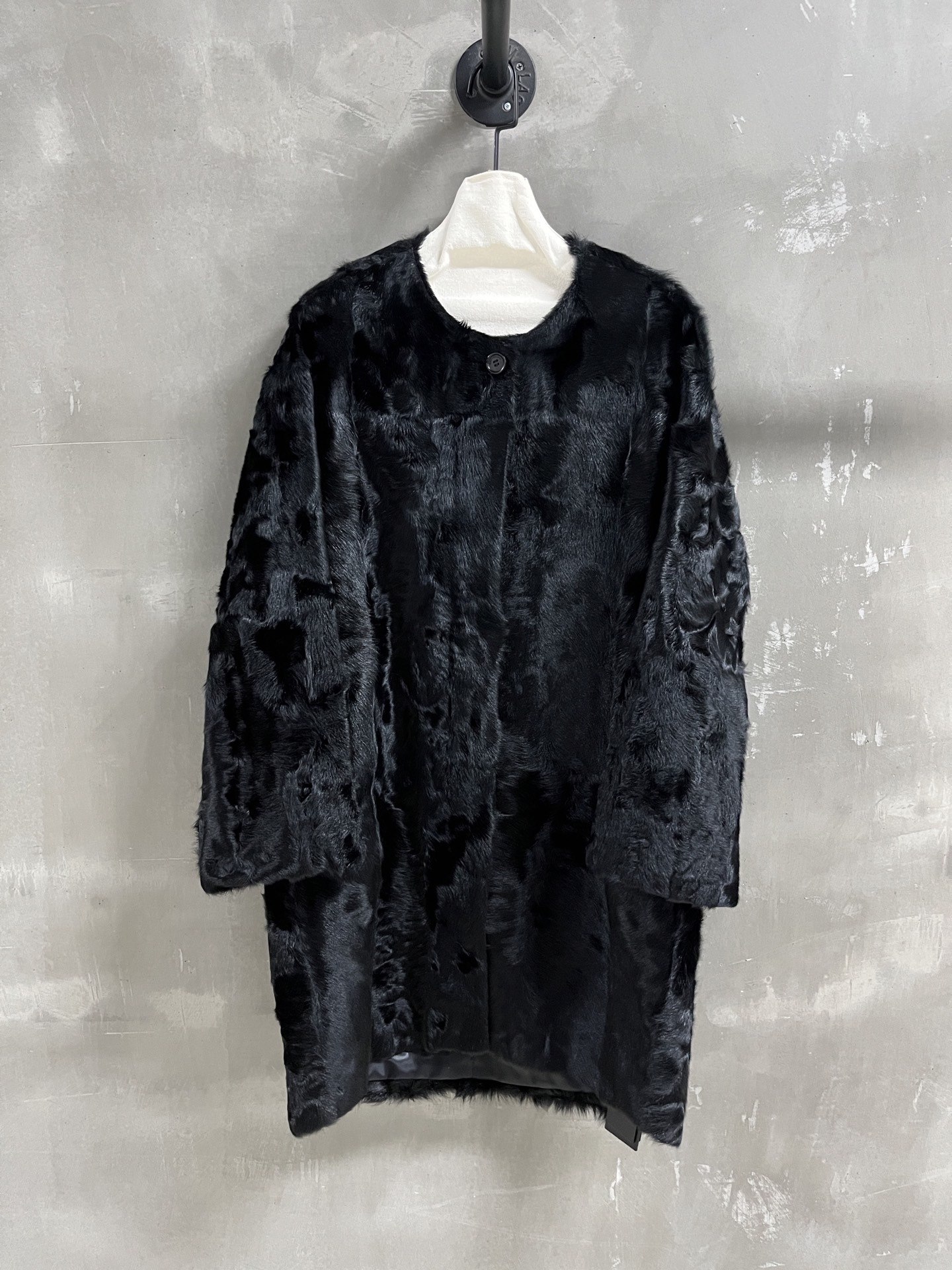 NO:636574,Introduction to Christian D*or | 2025 Autumn and Winter New Products This season’s best old money style items!  The style is versatile and fashionable!  - MATERIAL - Leather-covered lambskin, lining cupro size M-19860909Christian D*or简介｜2025秋冬新品 本季度最佳老钱风单品！版型不挑人百搭又时髦！ - MATERIAL 材质 - 皮面小胡羊羊皮毛一体 里料铜氨丝 size M- XL M码胸围120 肩宽54 衣长95袖长51 price,迪奥-服装,dior,sheepskin,alexander wang,Women's clothing