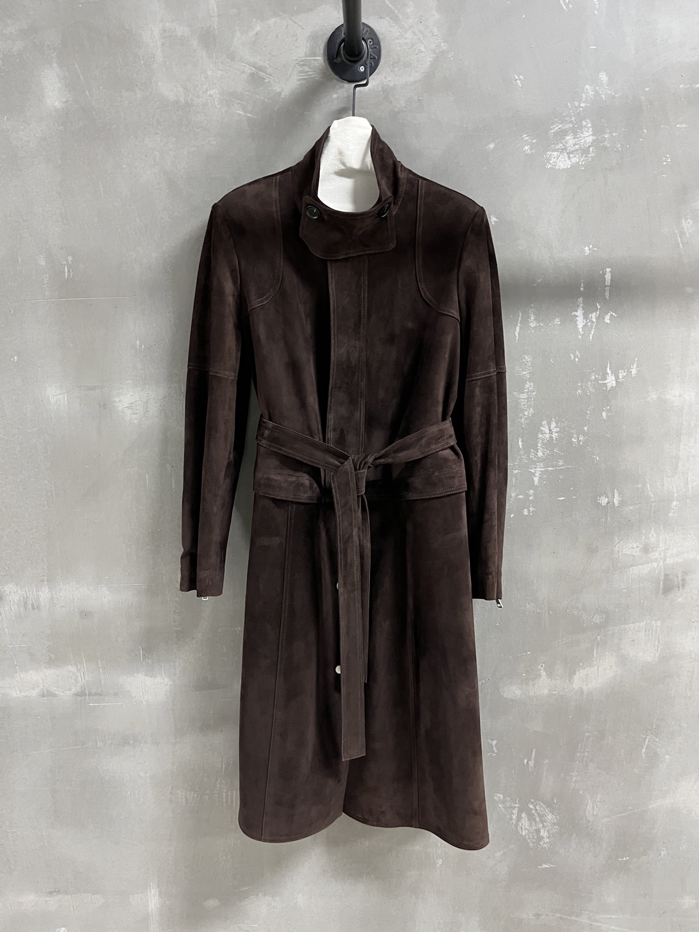 NO:636581,BC Introduction｜2025 New Autumn Clothing Products This season’s best windbreaker item!  Classic old money style design, loose fit, versatile and fashionable!  Detachable design, one garment for three wears - MATERIAL material - leather imported Turkish mixed sheepskin size S-19860909BC简介｜2025秋装新品 本季度最佳风衣单品！经典老钱风设计 宽松版型不挑人百搭又时髦！可拆卸设计 一衣三穿 - MATERIAL 材质 - 皮面进口土耳其混种羊皮 size S- XL M码胸围106 衣长106 肩宽43 袖长61 price,女装,sheepskin,alexander wang,Women's clothing