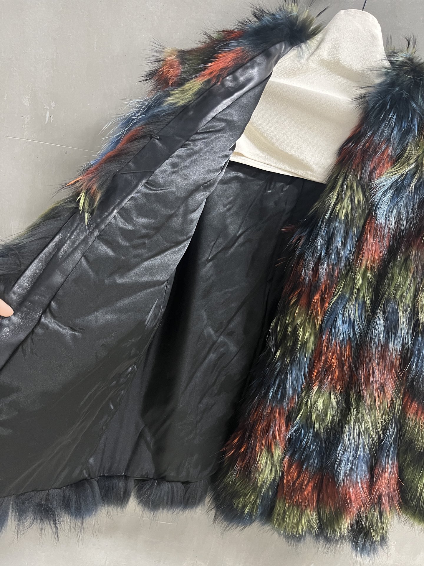 Prada Vintage Fur Coat, 1994 Fall Collection - Chic & Timeless 7 i1760802990482 245 0 5