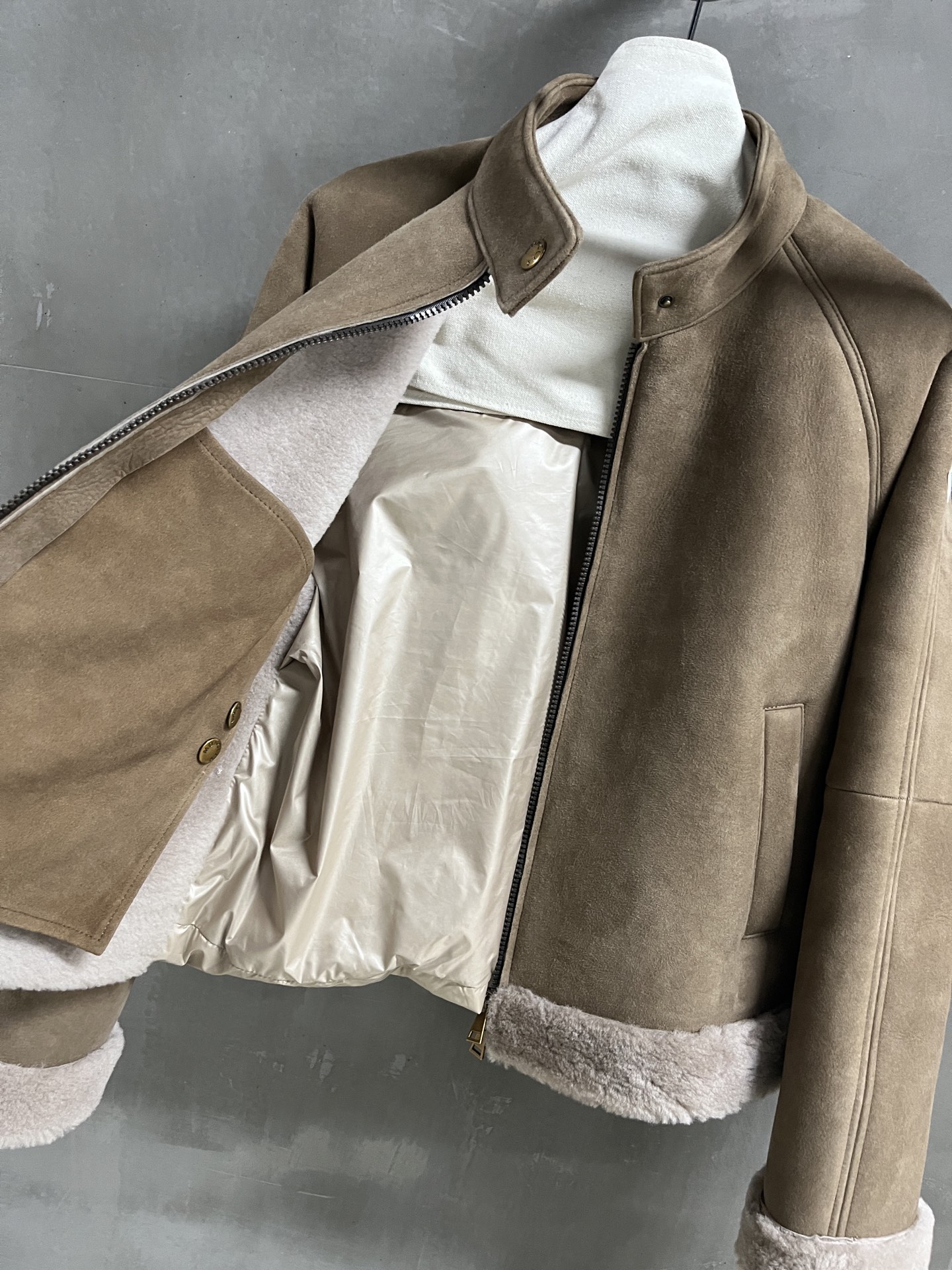 Mon*ler Merino Wool Down Jacket: Warm, Stylish & Versatile 3 i1761051301676 3248 0 1