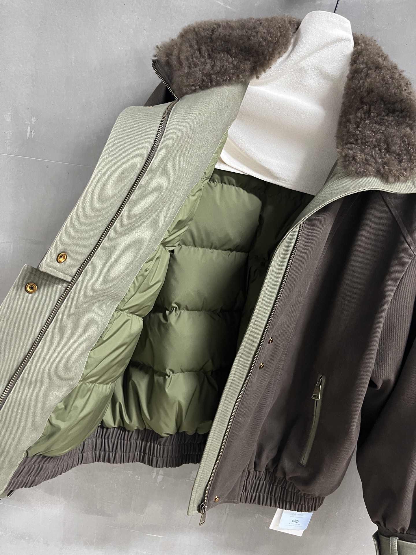 Classic Goose Down Padded Jacket: Timeless Style & Ultimate Warmth 8 i1761226353298 769 0 5