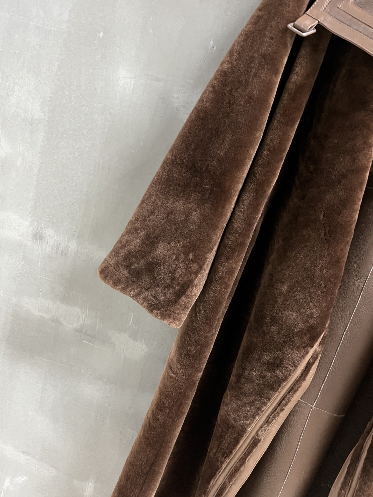 Reversible Shearling Coat: Warm, Stylish, and Versatile Women's Winter Essential 6 i1761227873677 5179 0 3