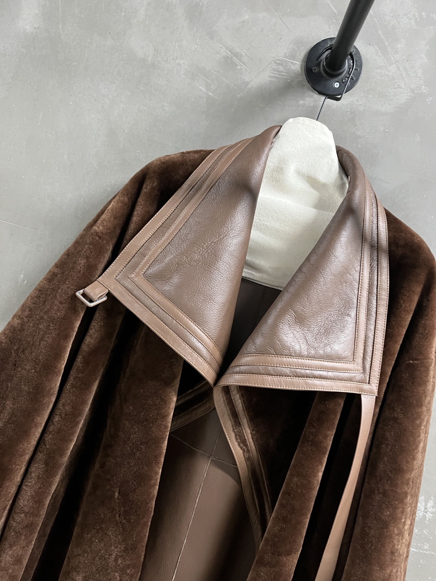 Reversible Shearling Coat: Warm, Stylish, and Versatile Women's Winter Essential 7 i1761227876242 2647 0 4