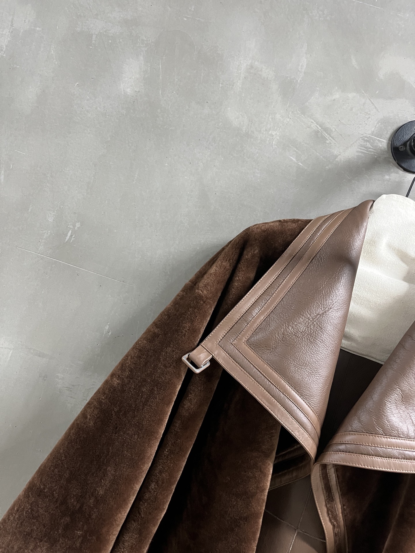 Reversible Shearling Coat: Warm, Stylish, and Versatile Women's Winter Essential 5 i1761227876270 5302 0 2