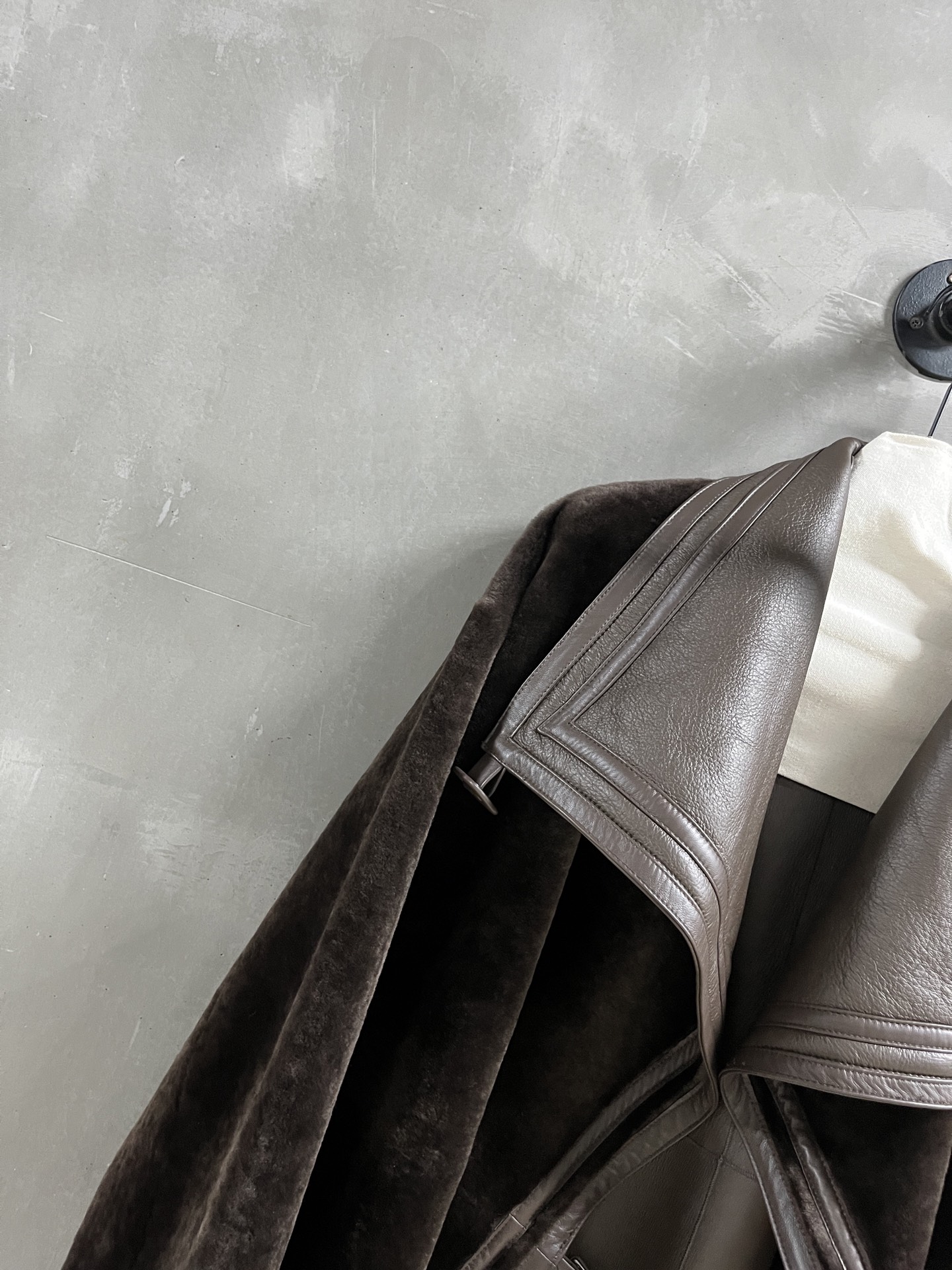 Her*es Reversible Shearling Coat: Stylish, Versatile, and Warm for Women 4 i1761228232002 4773 0 1