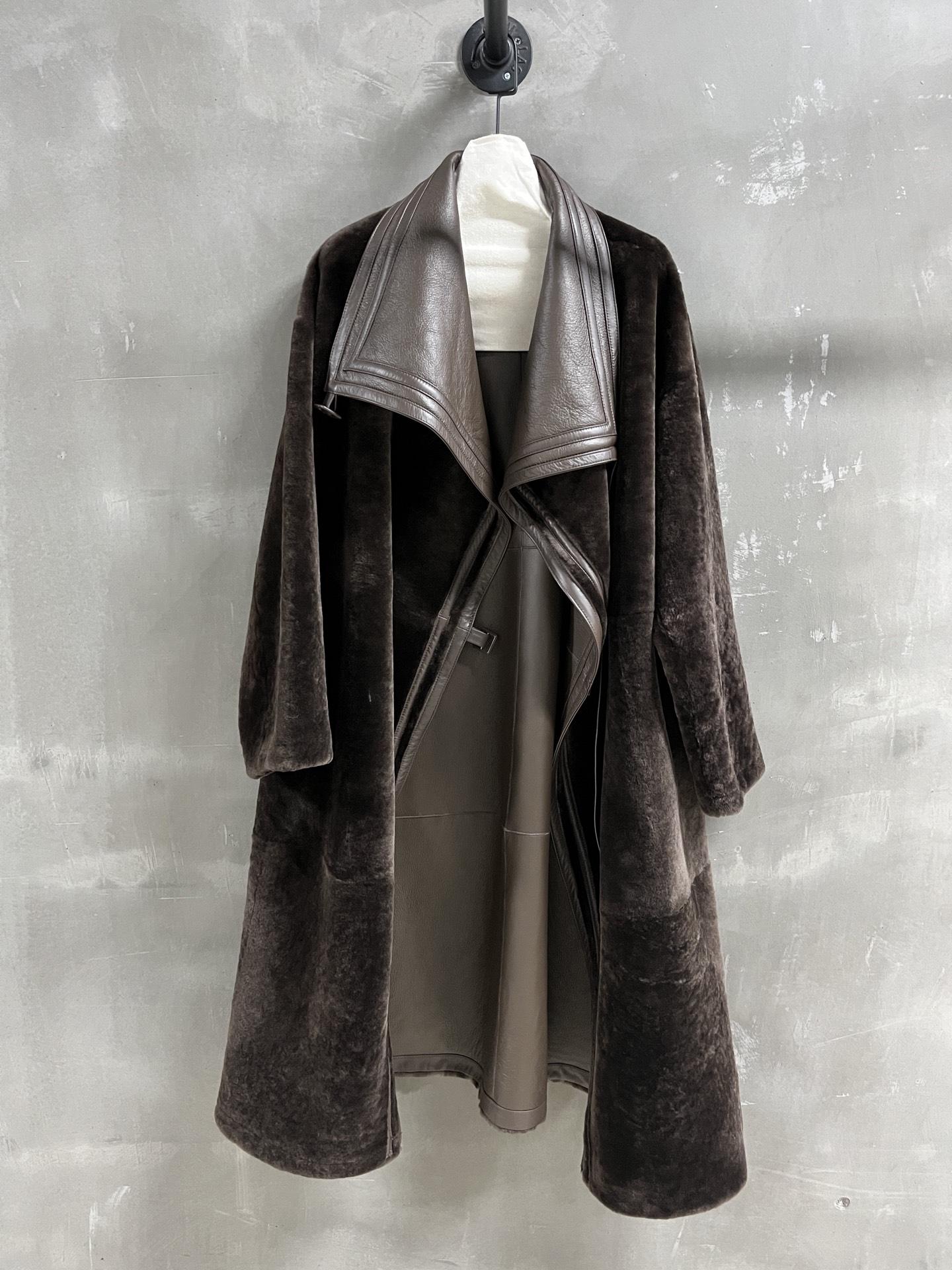 Her*es Reversible Shearling Coat: Stylish, Versatile, and Warm for Women 3 i1761228234767 6226 0 0