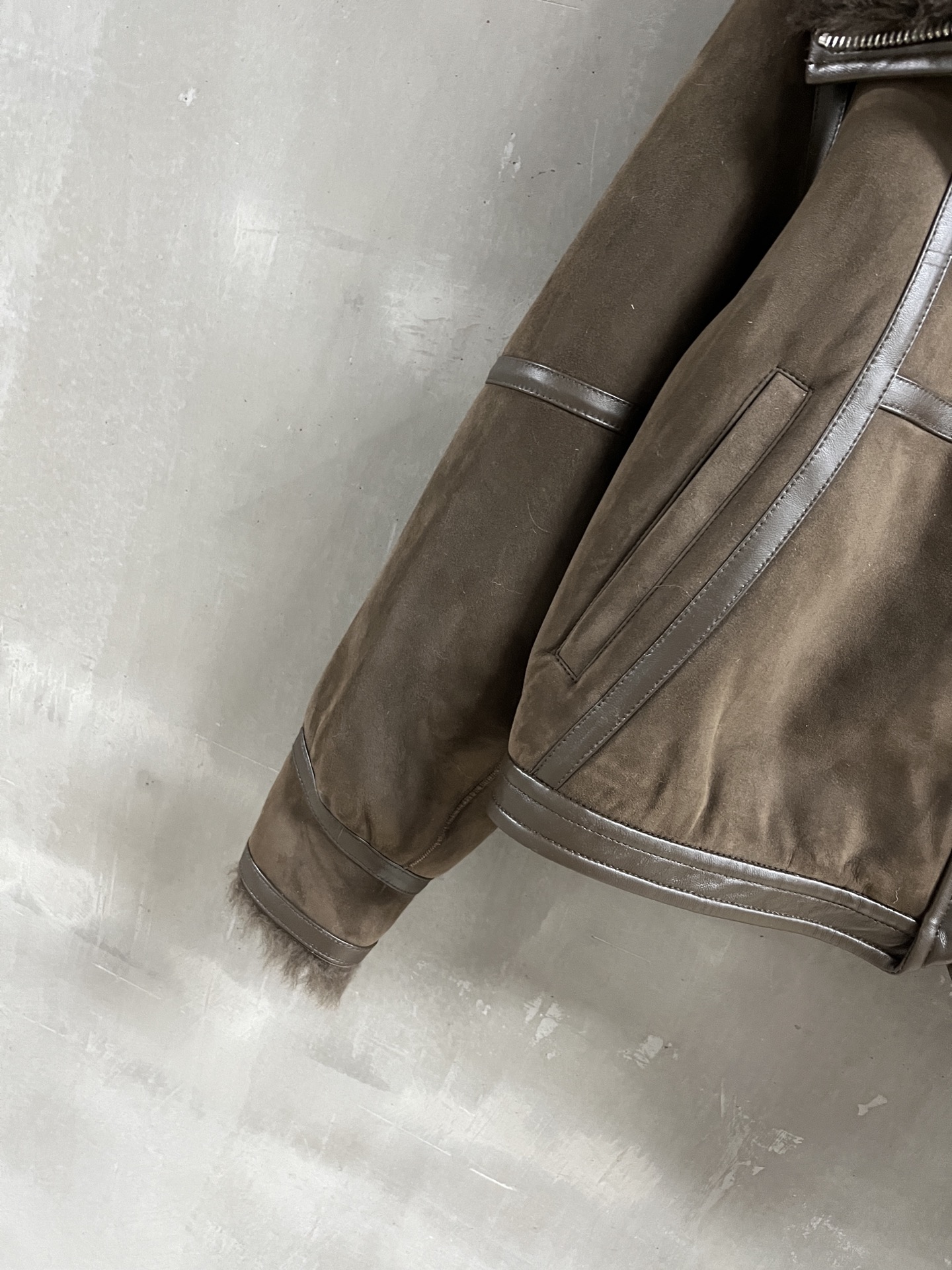 Loewe Shearling Jacket: Embrace Sweet Coolness with Retro Charm 8 i1761490133618 4214 0 5