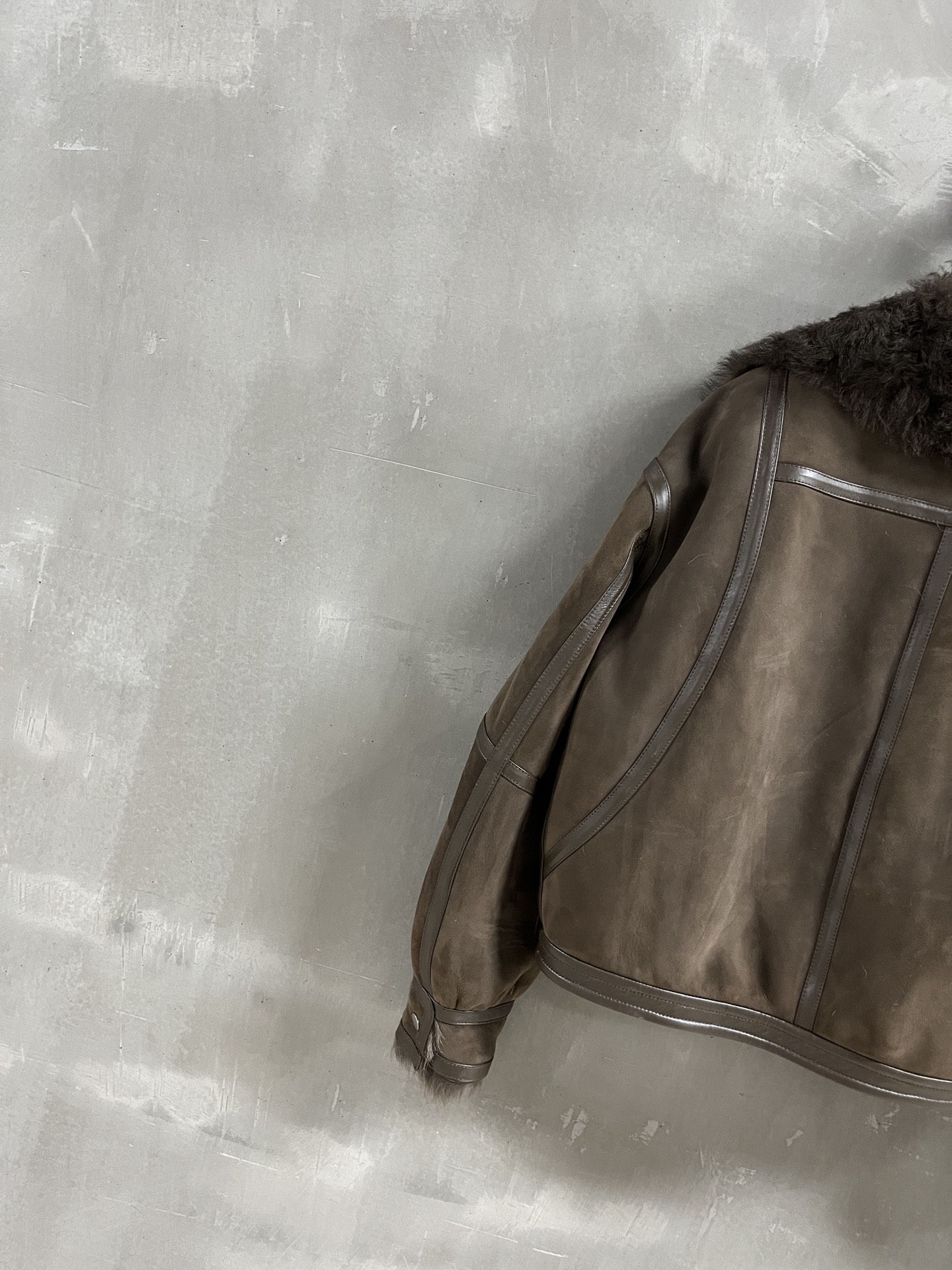 Loewe Shearling Jacket: Embrace Sweet Coolness with Retro Charm 9 i1761490134489 8424 0 7