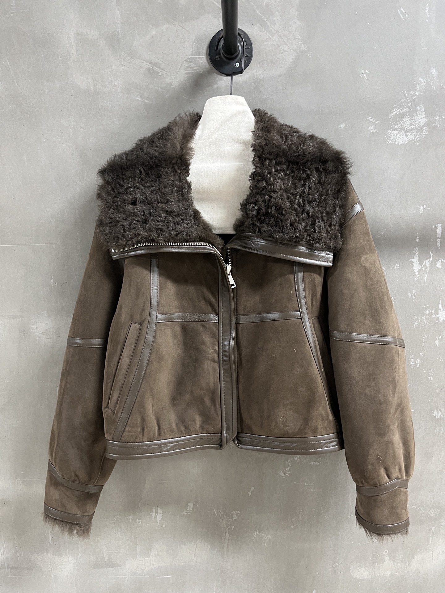 Loewe Shearling Jacket: Embrace Sweet Coolness with Retro Charm 3 i1761490148333 4769 0 0