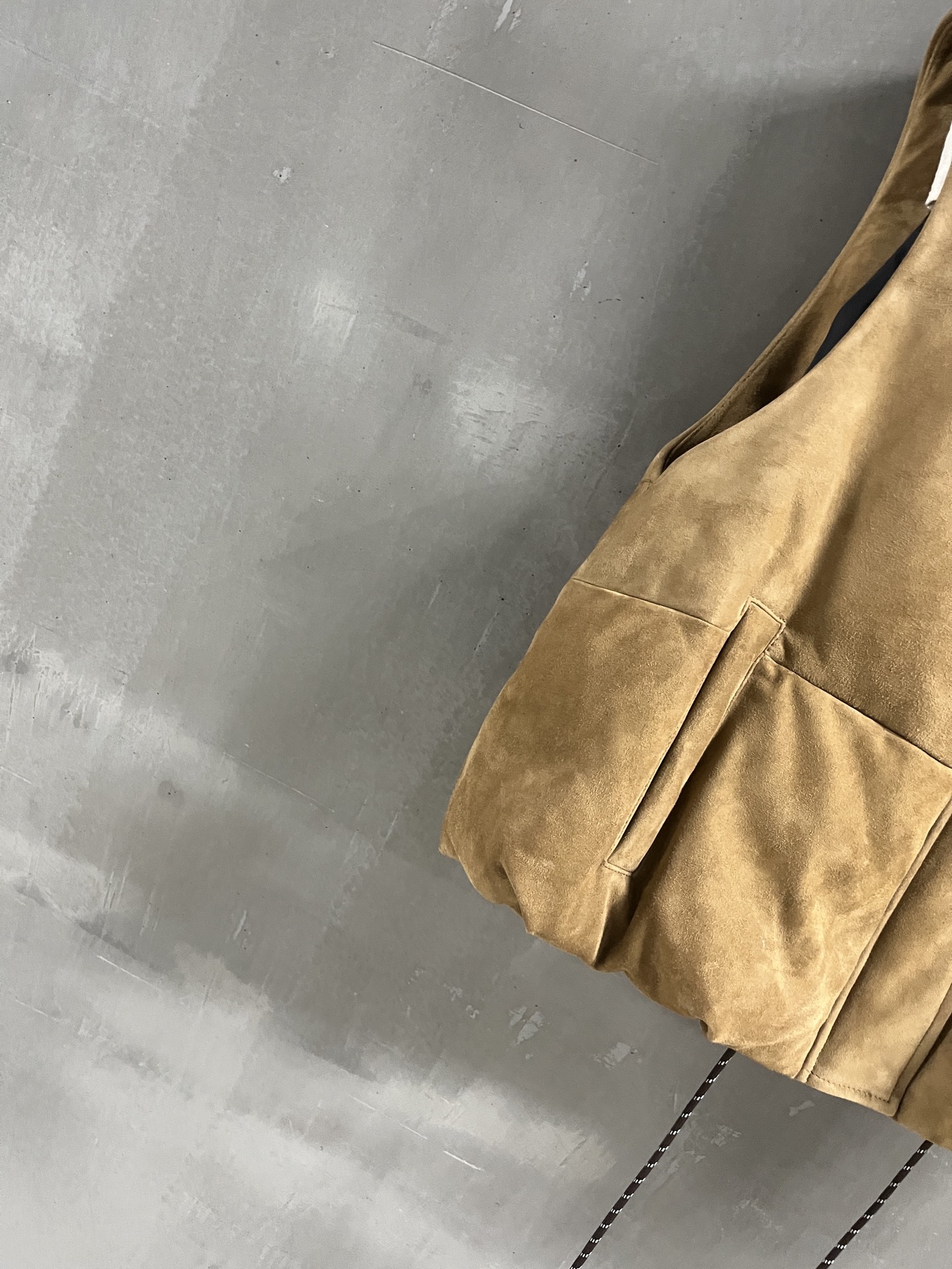 Loewe Cropped Leather Down Jacket - Stylish & Versatile 8 i1761492057827 4550 0 5