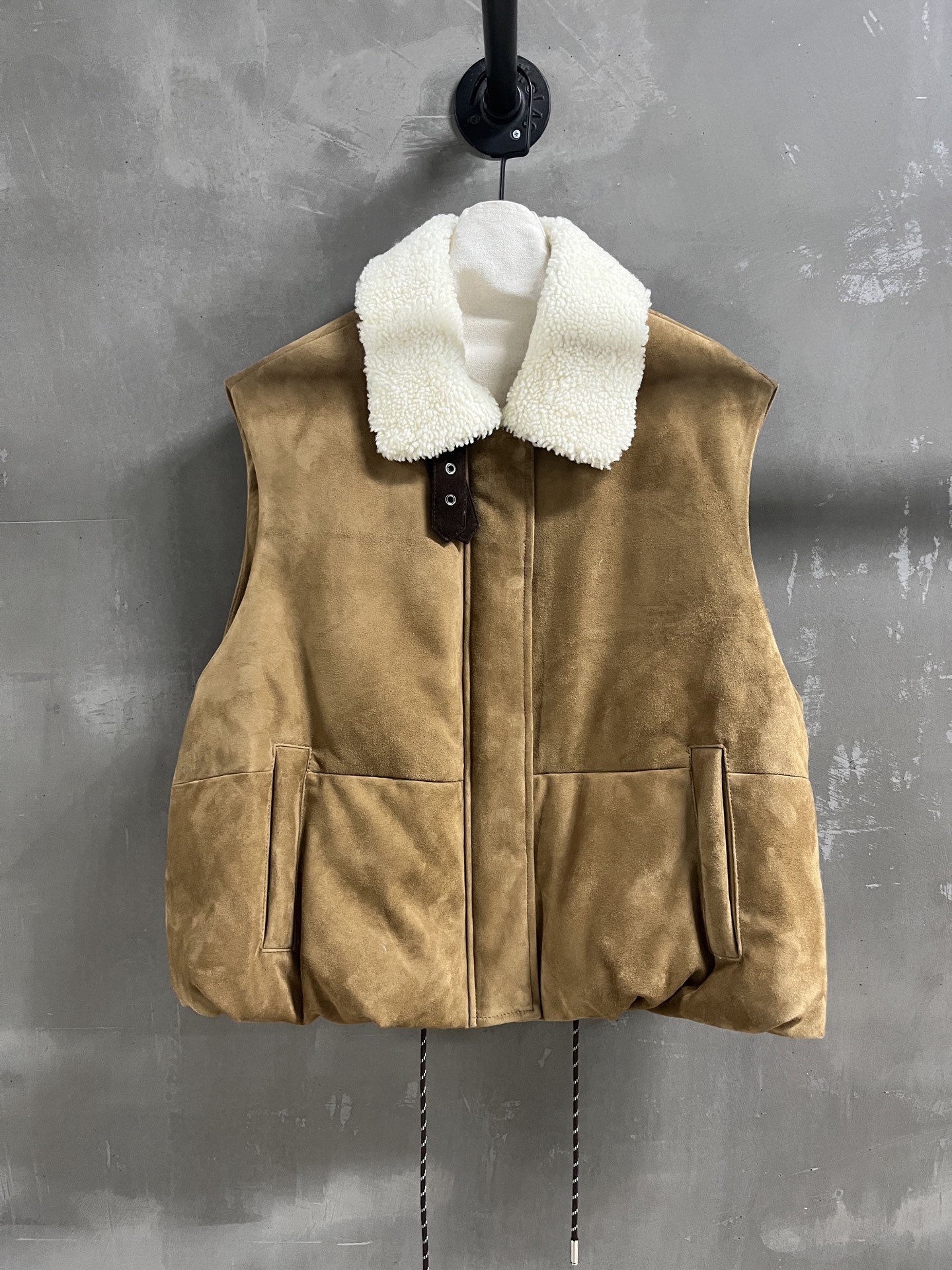 Loewe Cropped Leather Down Jacket - Stylish & Versatile 3 i1761492057864 4741 0 0