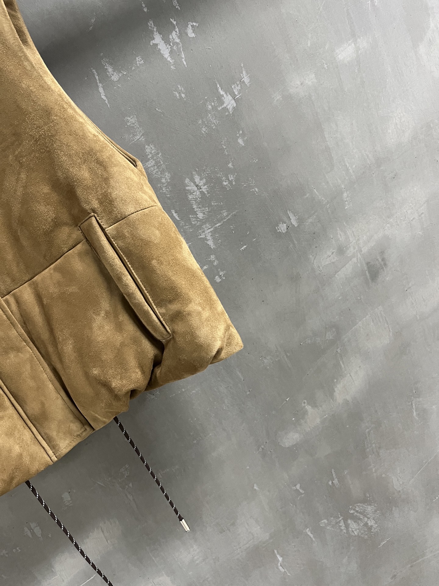 Loewe Cropped Leather Down Jacket - Stylish & Versatile 7 i1761492057869 3151 0 4