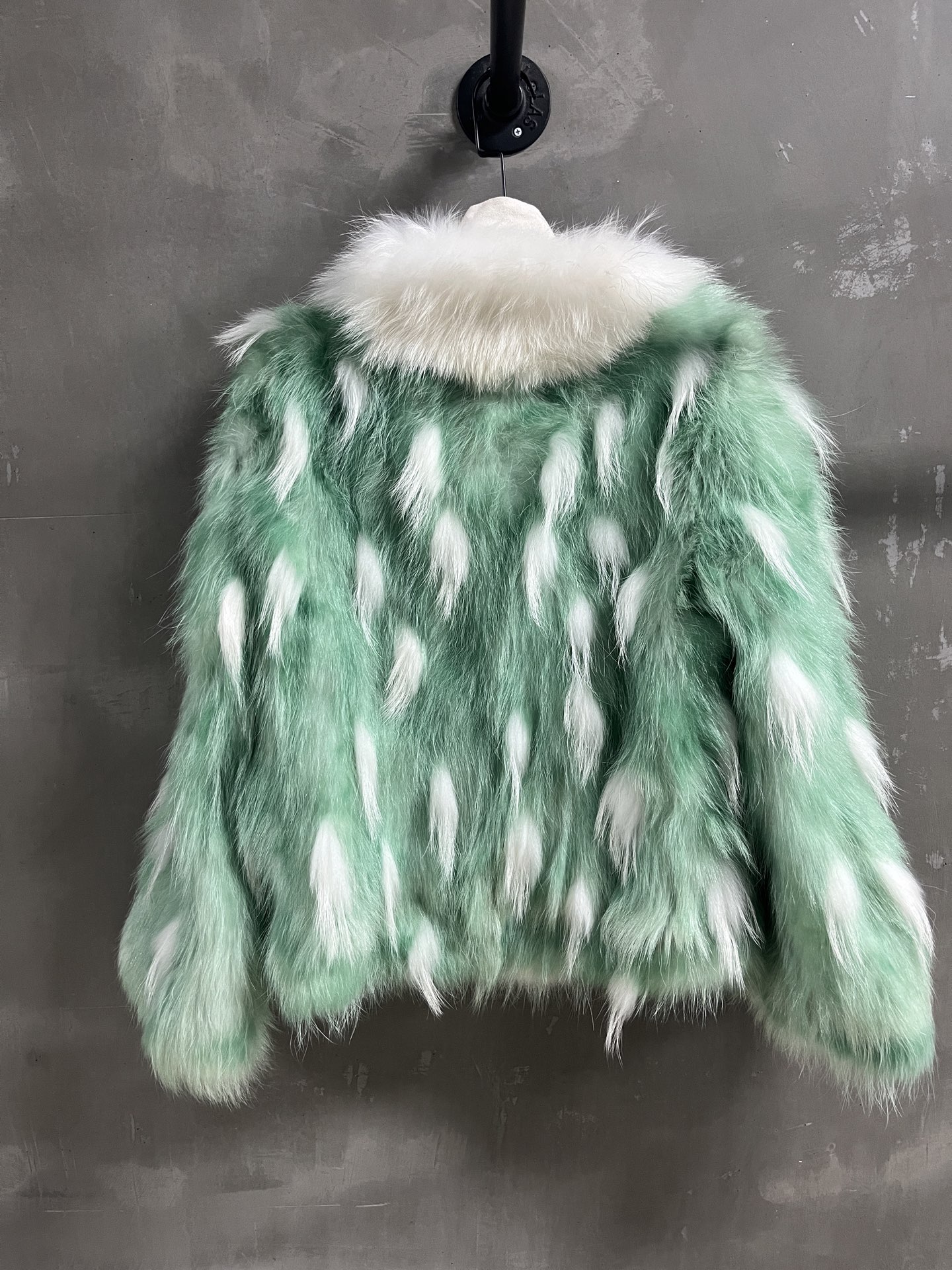 Fendi Fox Fur Coat - Chic Retro Style, Versatile Fit, Premium Quality 10 i1762180648208 6970 0 8