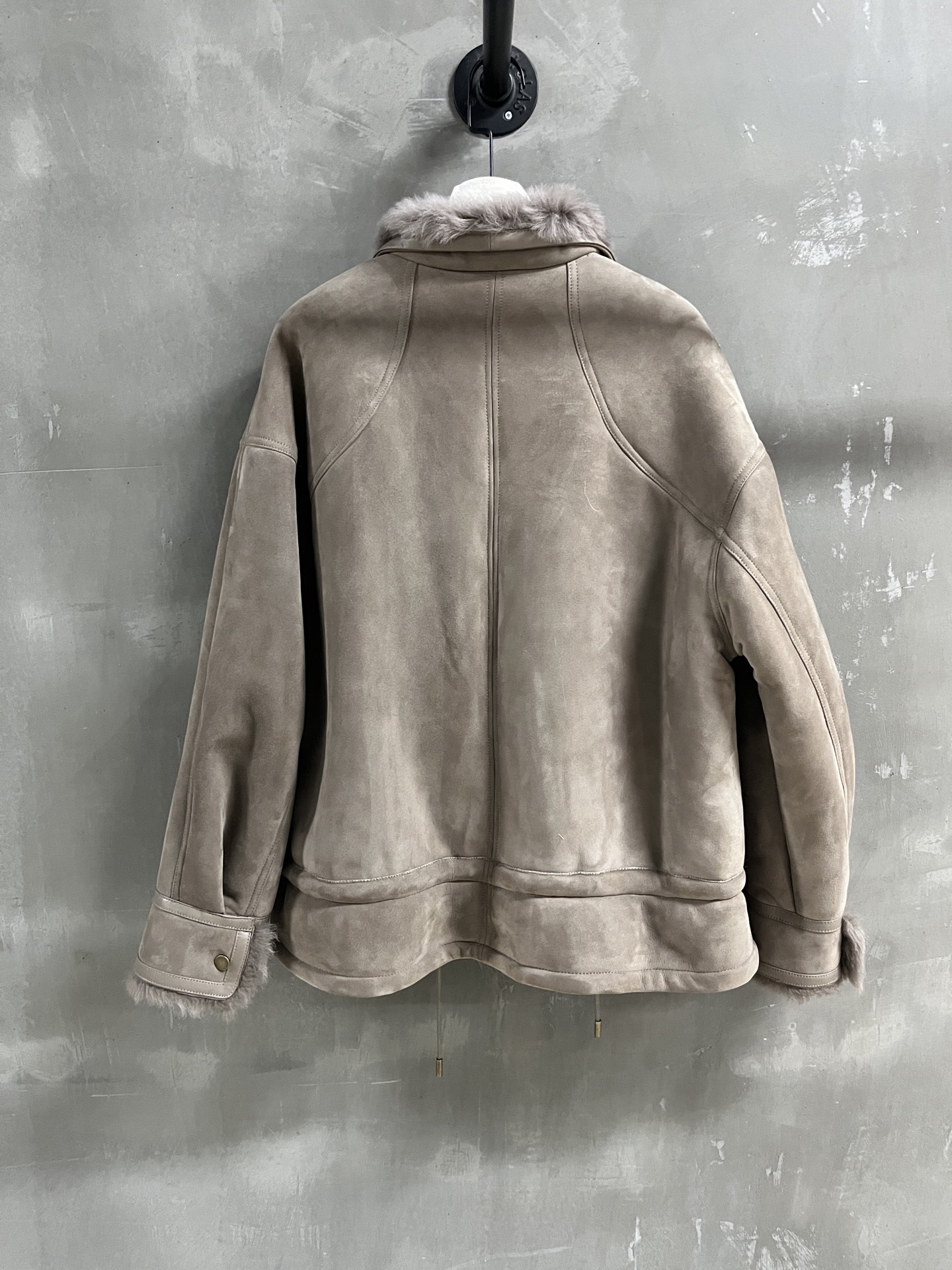 i1762443886988 1390 0 8