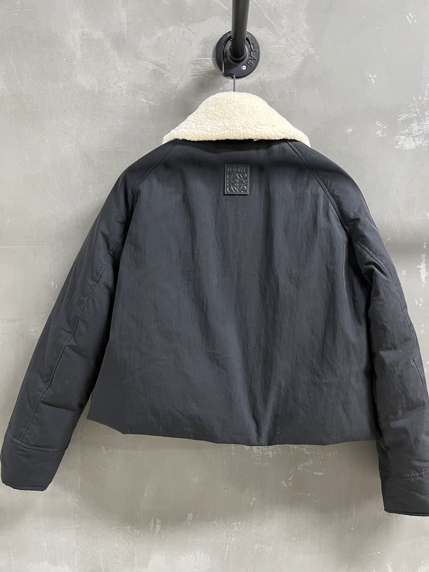 Loewe Cropped Shearling Jacket & Down Vest Set - Stylish & Versatile 10 i1763134390649 8470 0 8