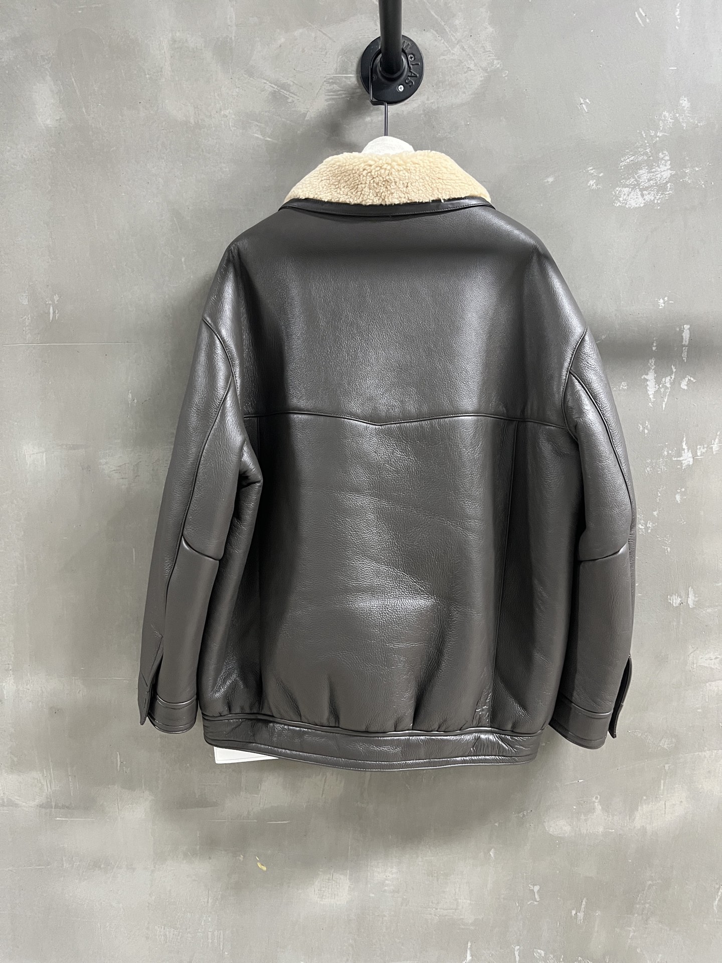 Toteme Shearling Jacket: Timeless Style, Ultimate Comfort 10 i1764598719845 3335 0 8