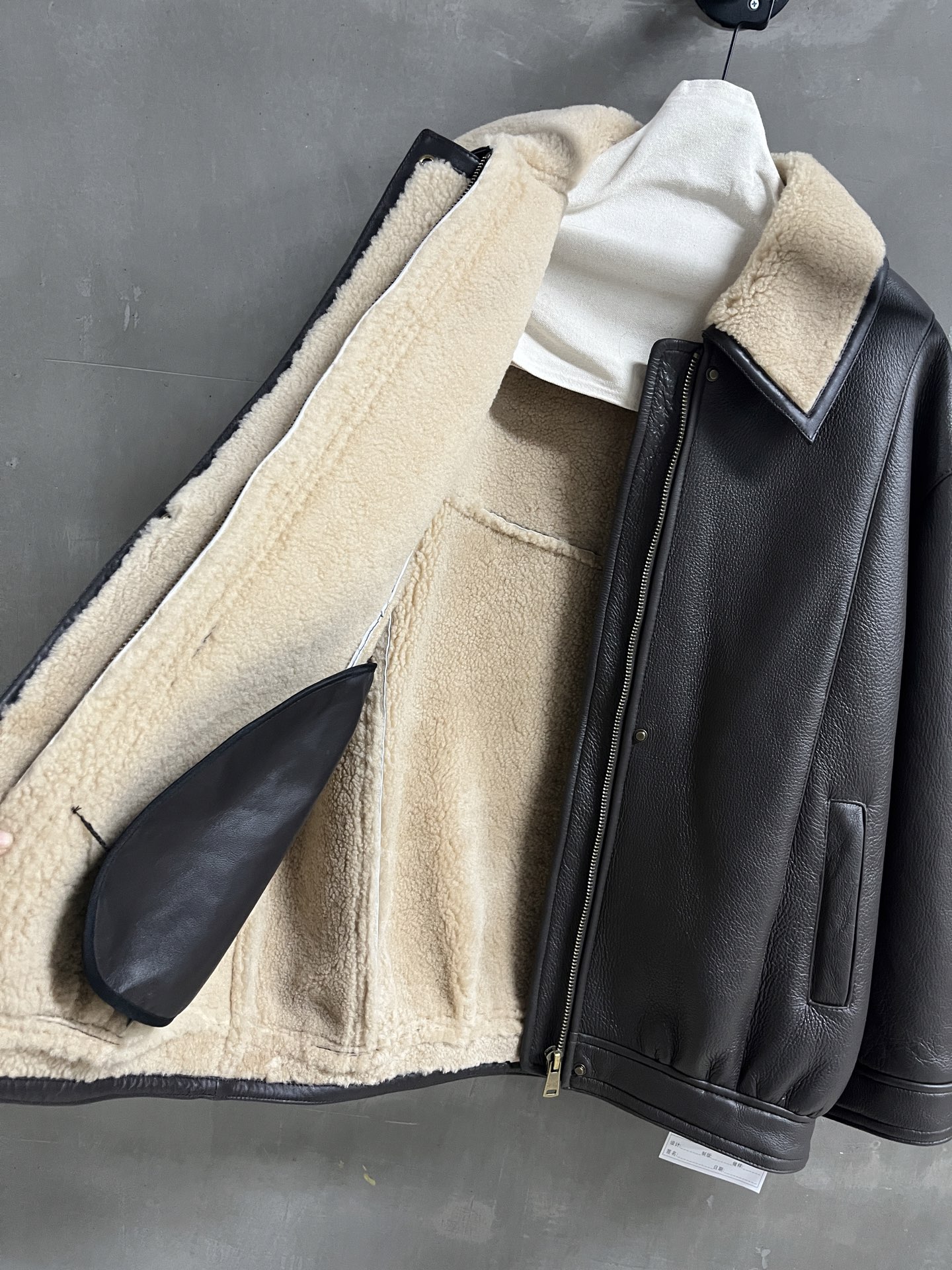 Toteme Shearling Jacket: Timeless Style, Ultimate Comfort 8 i1764598719983 3852 0 5