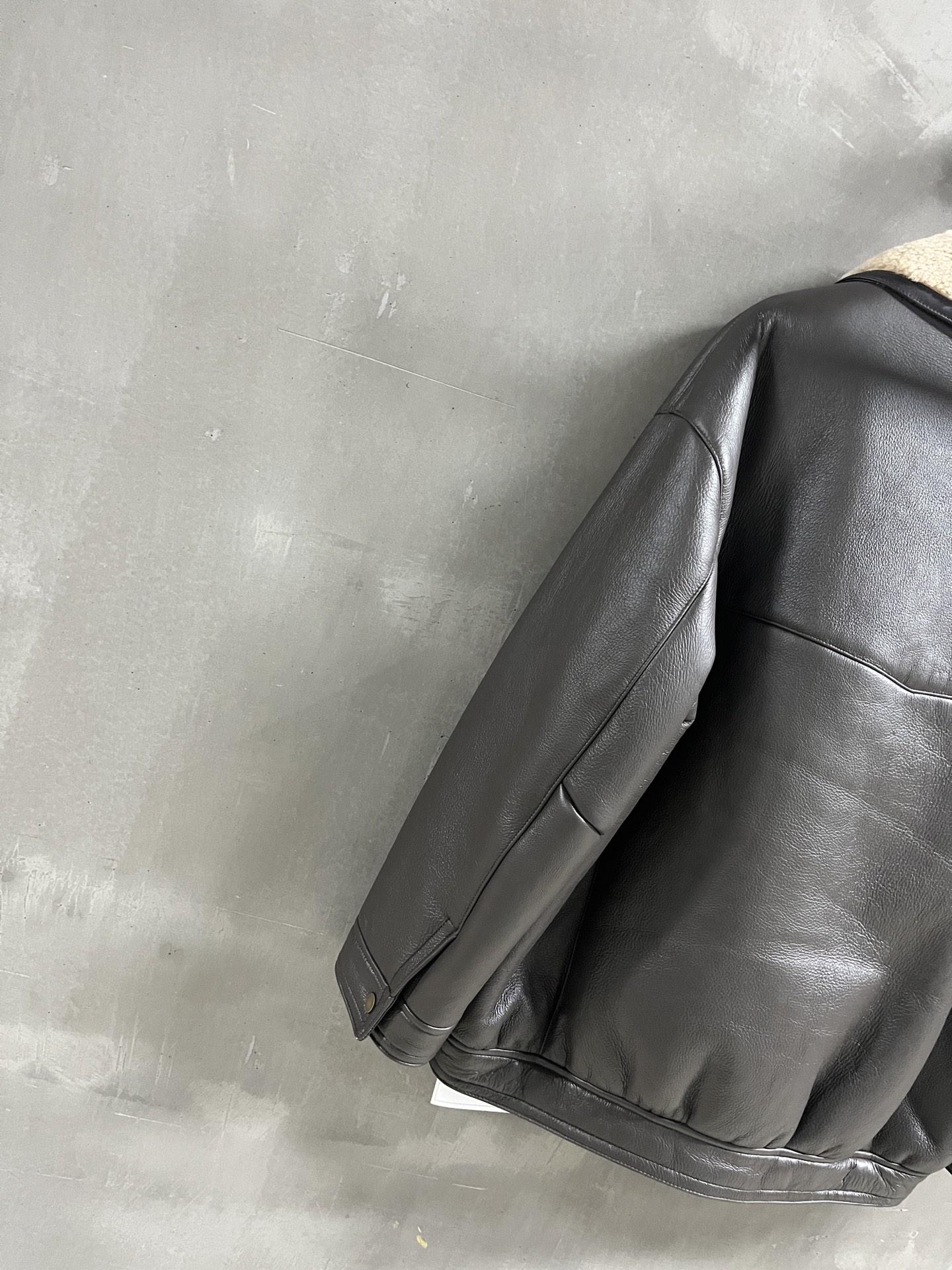 Toteme Shearling Jacket: Timeless Style, Ultimate Comfort 9 i1764598723538 54 0 7