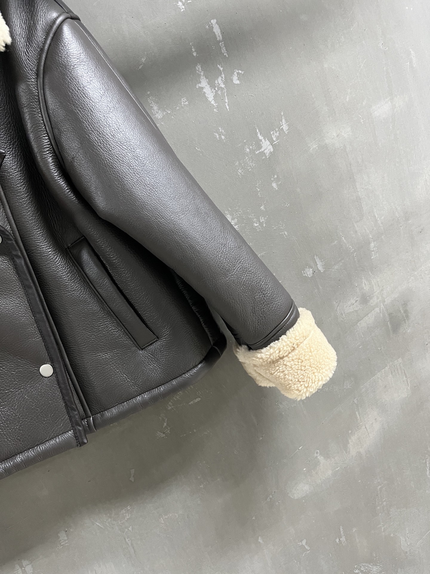 Loewe Shearling Jacket - Stylish & Versatile, Merino Wool, Perfect Fit 5 i1764862648303 9589 0 3