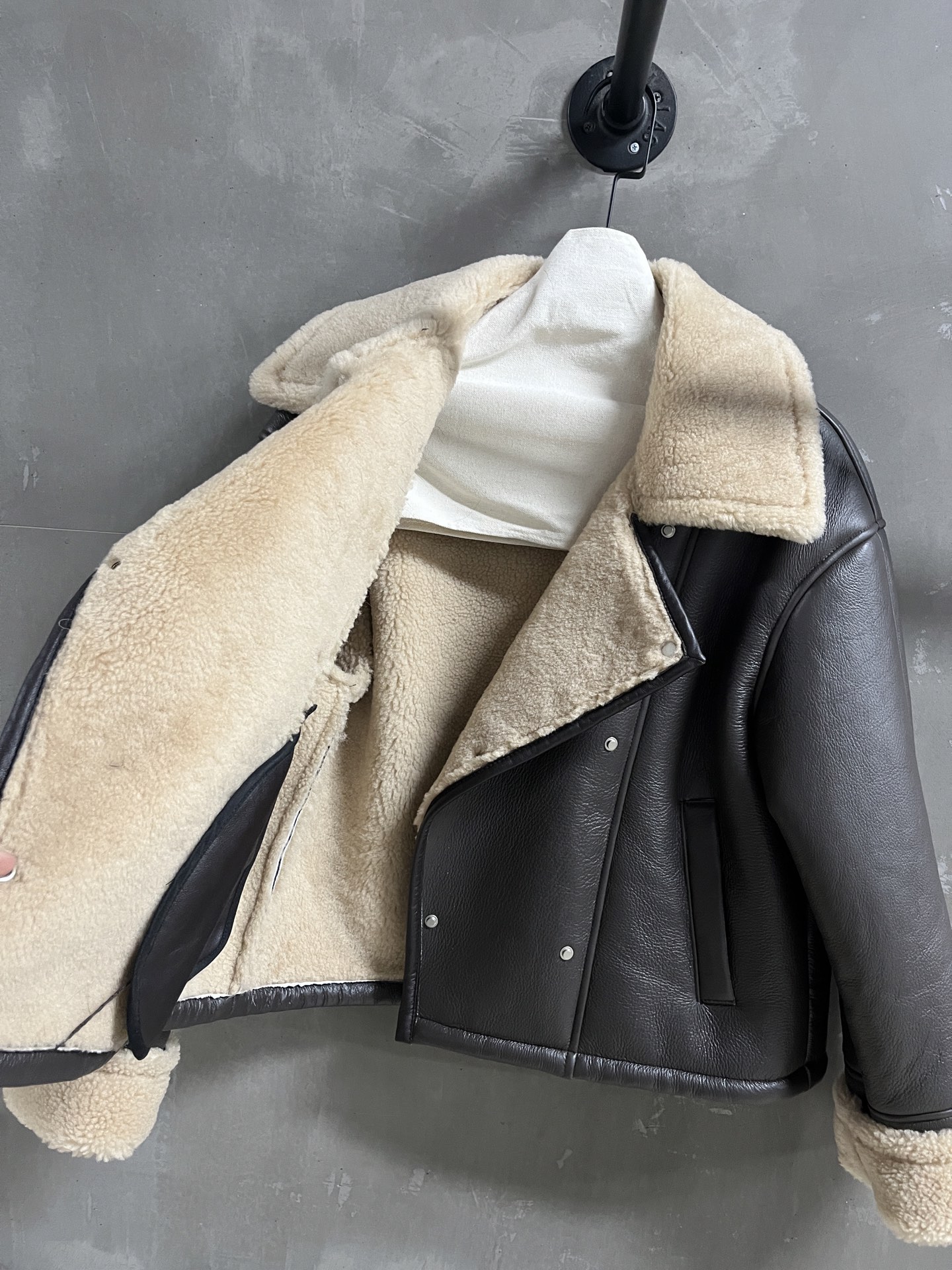 Loewe Shearling Jacket - Stylish & Versatile, Merino Wool, Perfect Fit 7 i1764862653503 5403 0 5