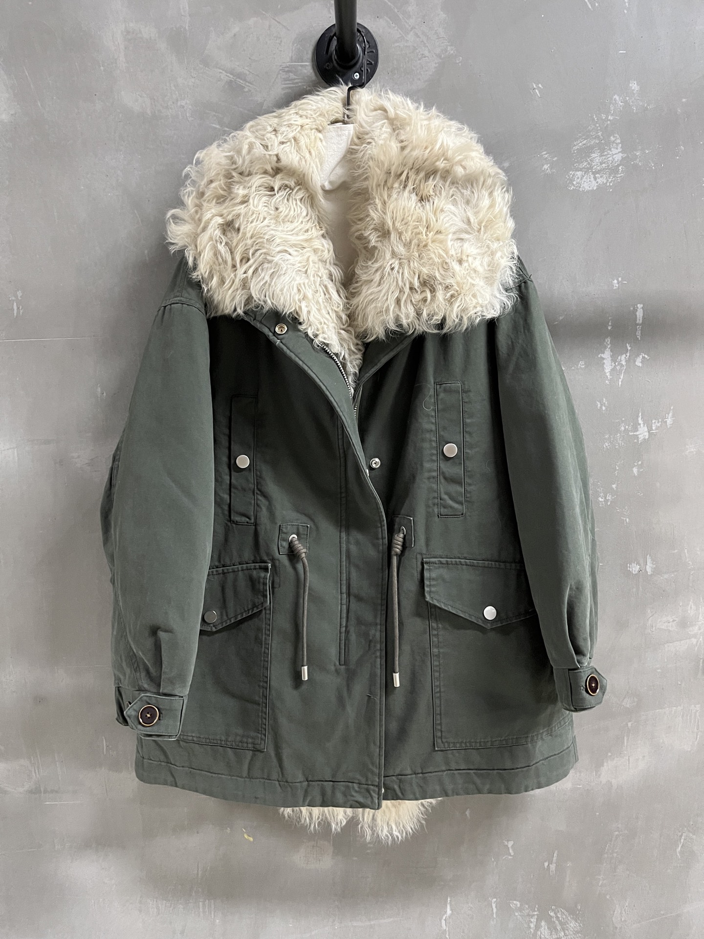 NO:638879,Introduction to Saint Laurent | 2025 Autumn and Winter New Products The best goose down jacket this season!  The style is versatile and fashionable!  - MATERIAL material - leather cotton wool size S-L M size bust 124 length 80 shoulder width 57 sleeve length 53 price, saint laurent-clothing, saint laurent, saint laurent, alexander wang19860909Saint Laurent简介｜2025秋冬新品 本季度最佳鹅绒服单品！版型不挑人百搭又时髦！ - MATERIAL 材质 - 皮面棉羊毛 size Ｓ- L M码胸围124 衣长80 肩宽57 袖长53 price,圣罗兰-服装,saint laurent,saint laurent,alexander wang,Women's clothing