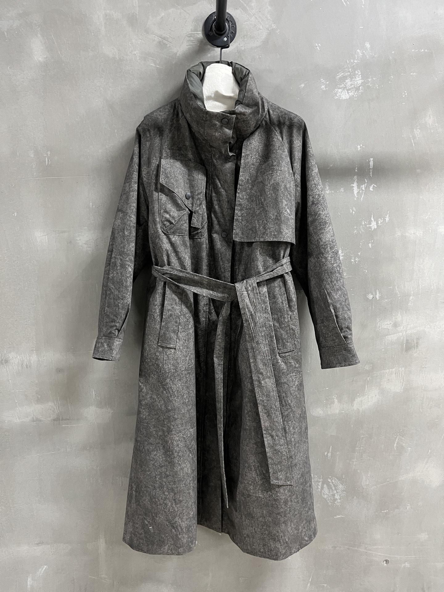 NO:661592,BC Introduction｜2025 New Autumn Clothing Products This season’s best goose down jacket items!  Classic old money style design, loose fit, versatile and fashionable!  - MATERIAL Material - Leather surface 50 acrylic 22 nylon 28PBT Filling 90 white goose down sizeS- M M size bust 124 raglan sleeve length 72 clothing length 115 price, women's clothing,  19860909BC简介｜2025秋装新品 本季度最佳鹅绒服单品！经典老钱风设计 宽松版型不挑人百搭又时髦！ - MATERIAL 材质 - 皮面50晴纶22锦纶28PBT 填充物90白鹅绒 sizeS- M M码胸围124 连肩袖长72 衣长115 price,女装, ,Women's clothing