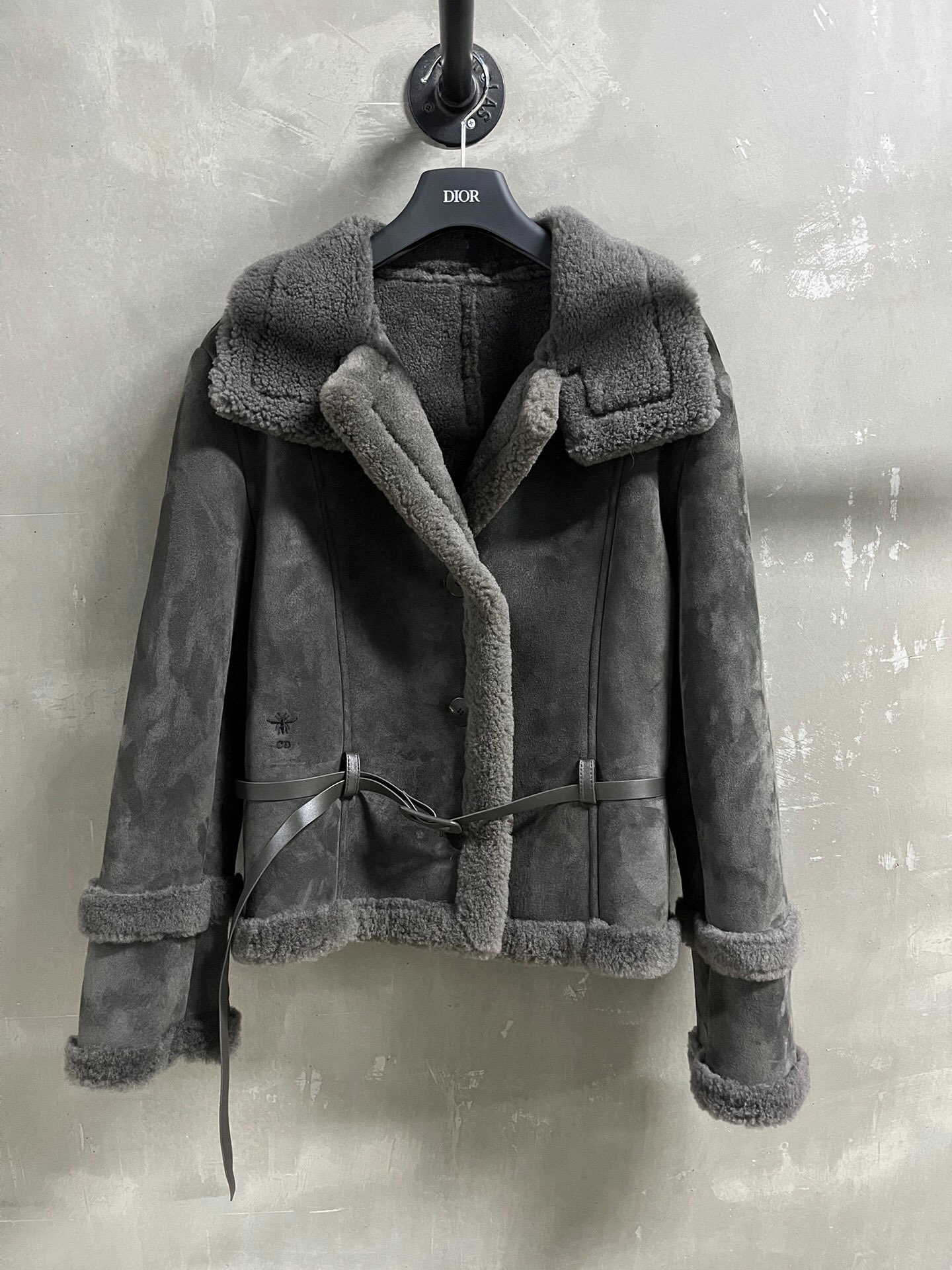 NO:677340,Introduction to Christian D*or | 2025 Autumn and Winter New Products This season’s best fur all-in-one product!  The style is versatile and fashionable!  Classic waist style - MATERIAL material - leather imported merino suede and fur integrated size S-19860909Christian D*or简介｜2025秋冬新品 本季度最佳皮毛一体单品！版型不挑人百搭又时髦！经典收腰款 - MATERIAL 材质 - 皮面进口美利奴绒面羊毛皮毛一体 size Ｓ- XL M码胸围112衣长58肩宽50袖长60,迪奥-服装,dior,,Women's clothing