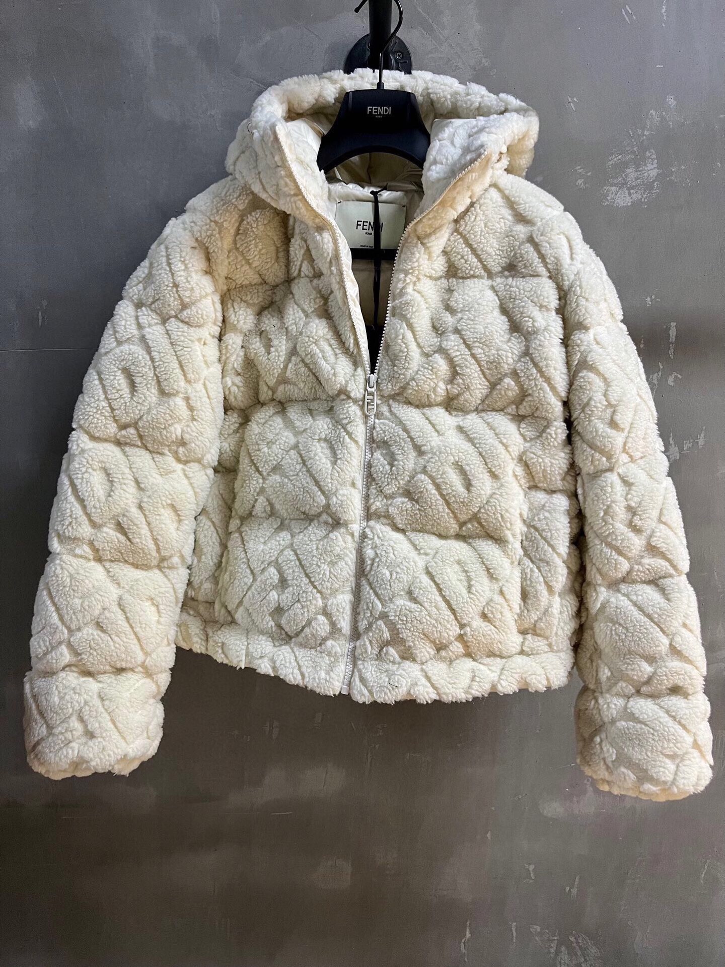 NO:689006,Special offer is here for Fendi 62 Camel Hair 38 Wool Goose Down Jacket Orphan Sample S1M1L1 Size M Bust 124 Clothing Length 57 Shoulder Width 50 Sleeve Length 64, Special Price No Returns, No Exchanges, No Free Shipping, fendi,19860909特价福利来了Fendi 62骆驼毛 38羊毛 鹅绒服 孤品样衣S1M1L1 尺寸M胸围124衣长57肩宽50袖长64,特价 不退不换不包邮,fendi,,Women's clothing