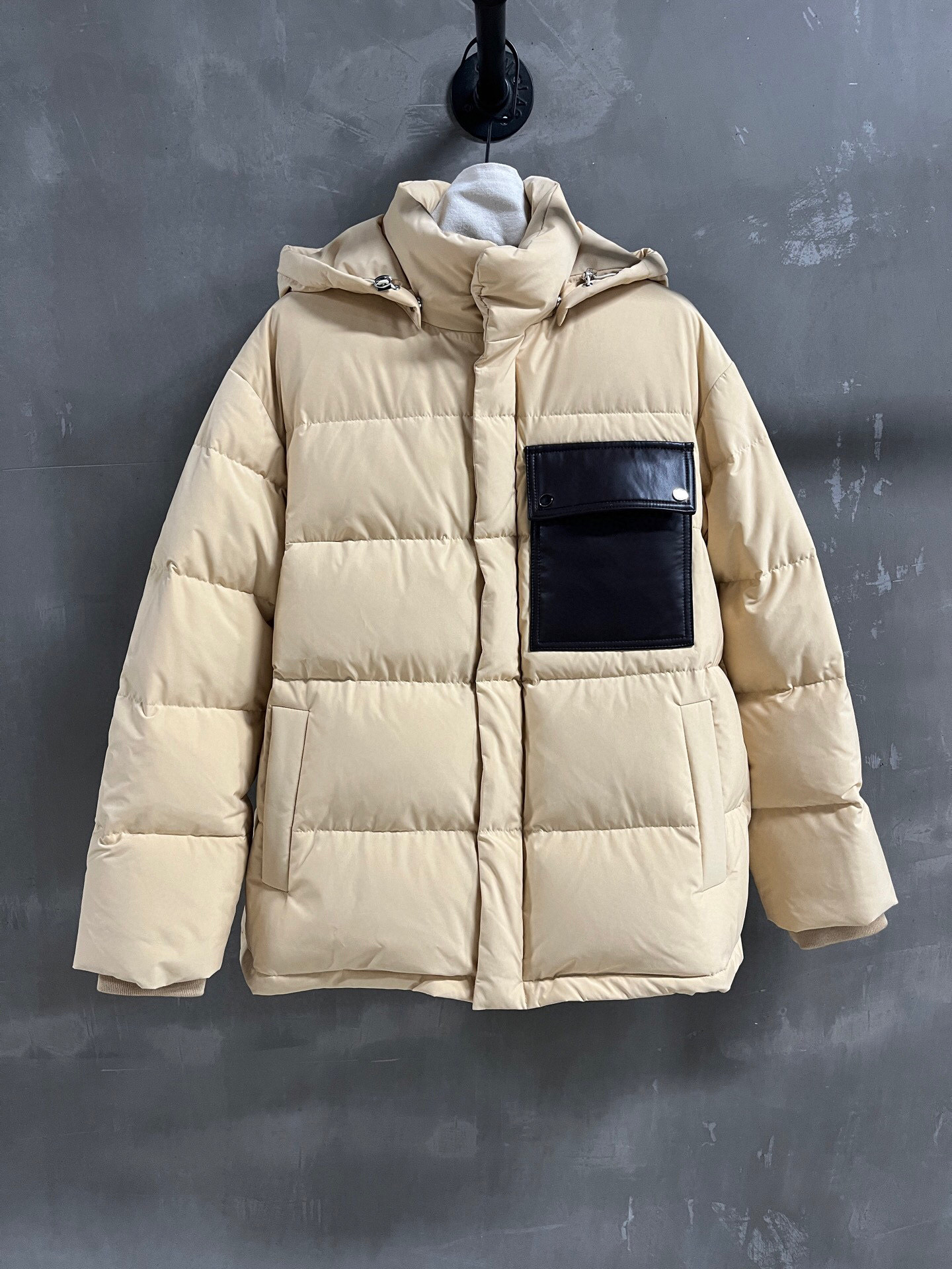 NO:689009,Special offer for BV goose down jacket, unique sample M1, size M, bust 120, length 70, shoulder width 52, sleeve length 57, special offer, no refunds, no exchanges, no free shipping, bottega veneta,19860909特价福利来了BV 鹅绒服 孤品样衣M1 尺寸M胸围120 衣长70 肩宽52 袖长57,特价 不退不换不包邮,bottega veneta,,Women's clothing