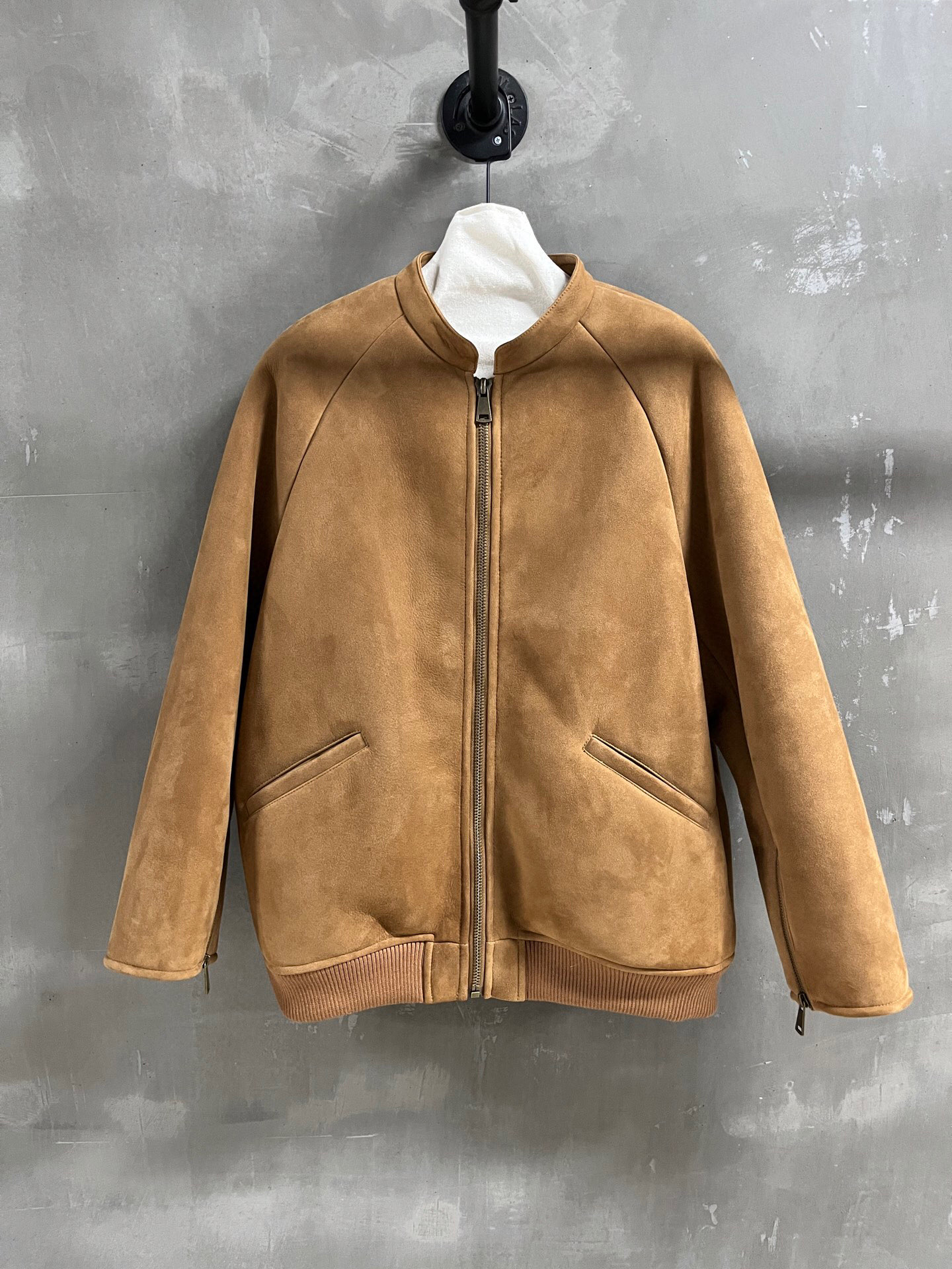 NO:689013,Special offer is here. The Row sheepskin all-in-one unique sample dress M1, size M, bust 120, raglan sleeve length 72, dress length 68, special price, no return, no exchange, no free shipping, sheepskin,19860909特价福利来了The Row 羊皮毛一体 孤品样衣M1 尺寸M胸围120 连肩袖长72 衣长68,特价 不退不换不包邮,sheepskin,,Women's clothing