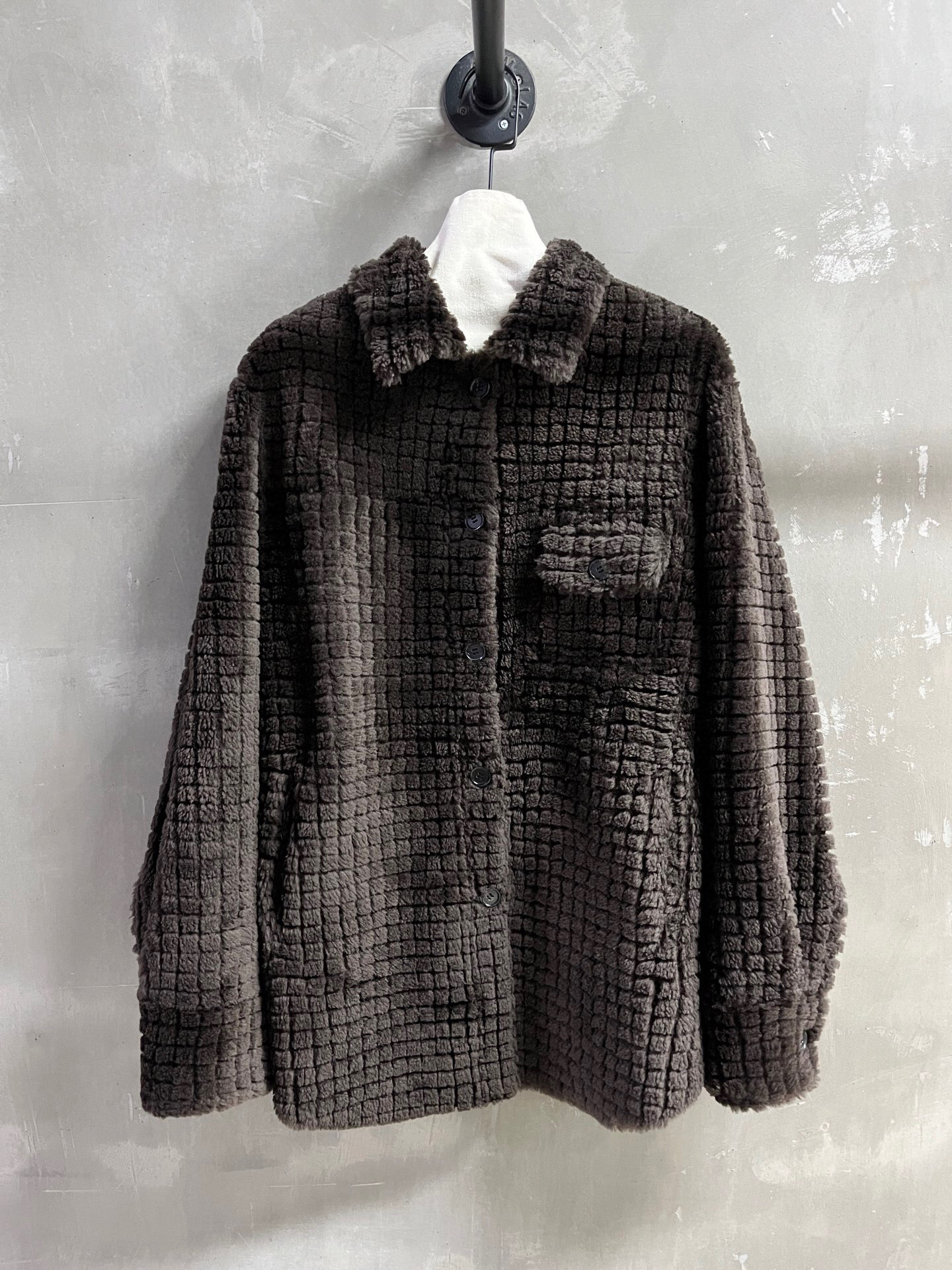 NO:688999,Special offer is here. BV Sheepskin all-in-one unique sample dress M1, size M, bust 118, shoulder width 49, sleeve length 61, dress length 76, special offer, no return, no exchange, no free shipping, bottega veneta, sheepskin,19860909特价福利来了BV 羊皮毛一体 孤品样衣M1 尺寸M胸围118 肩宽49 袖长61 衣长76,特价 不退不换不包邮,bottega veneta,sheepskin,,Women's clothing