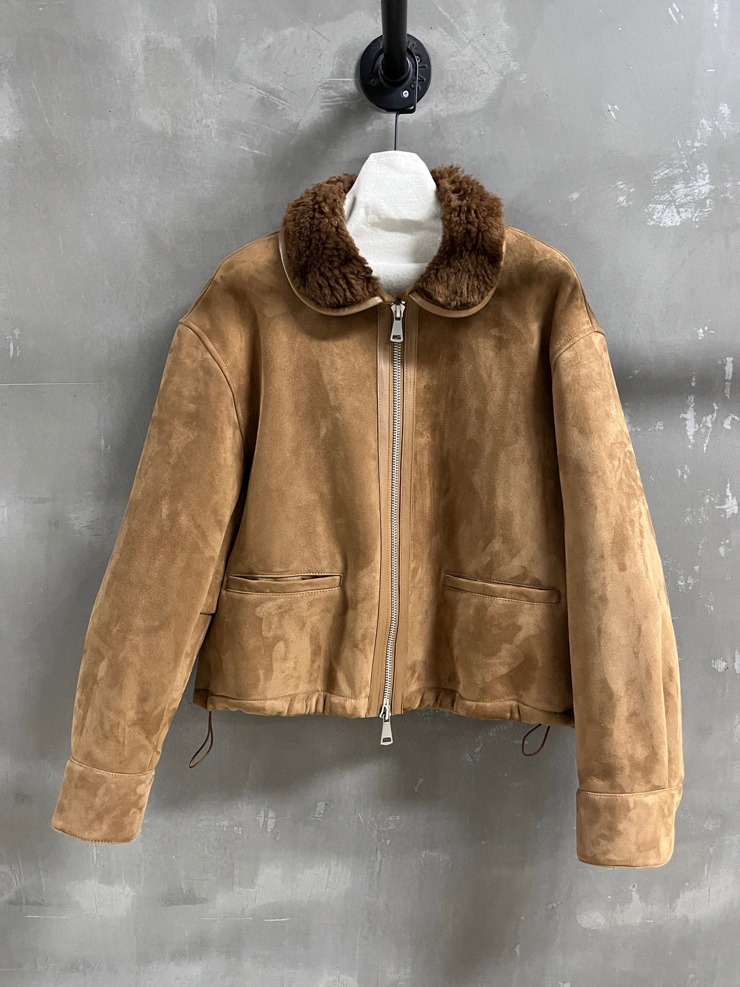 NO:689420,Special offer and benefits are here Miu fur one piece unique sample garment M1, size M, bust 124, shoulder width 56, length 57, sleeve length 56, special offer, no return, no exchange, no free shipping, miumiu,19860909特价福利来了Miu 皮毛一体 孤品样衣M1 尺寸M胸围124 肩宽56 衣长57 袖长56,特价 不退不换不包邮,miumiu,,Women's clothing