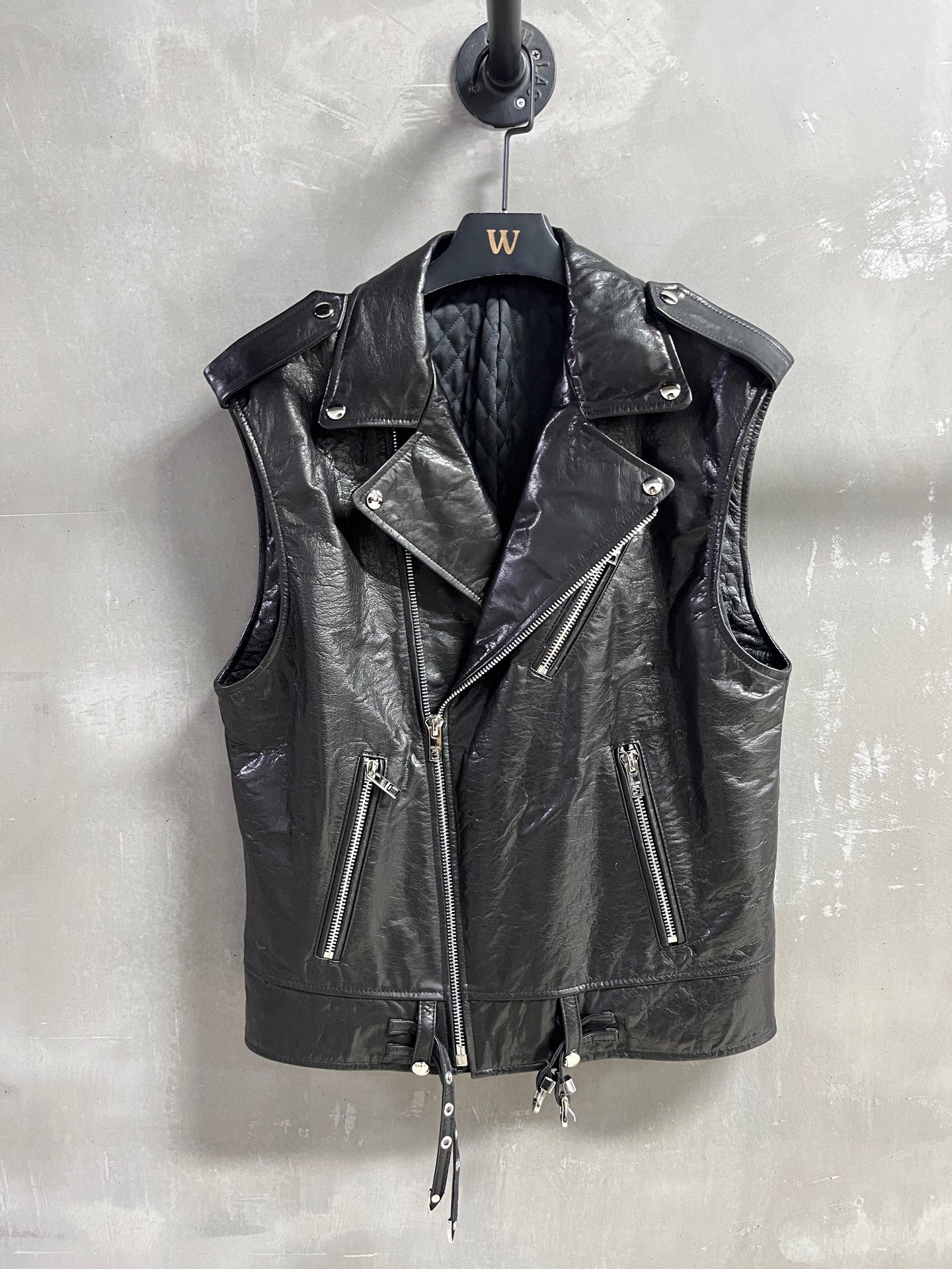 NO:689428,Off-season benefits are here. Celine cowhide cotton clothing, unique sample M1, size M, bust 104, length 65, shoulder width 48, special price, no return, no exchange, no free shipping, celine, cowhide,19860909反季福利来了Celine 牛皮棉服 孤品样衣M1 尺寸M胸围104 衣长65肩宽48,特价 不退不换不包邮,celine,cowhide,,Women's clothing