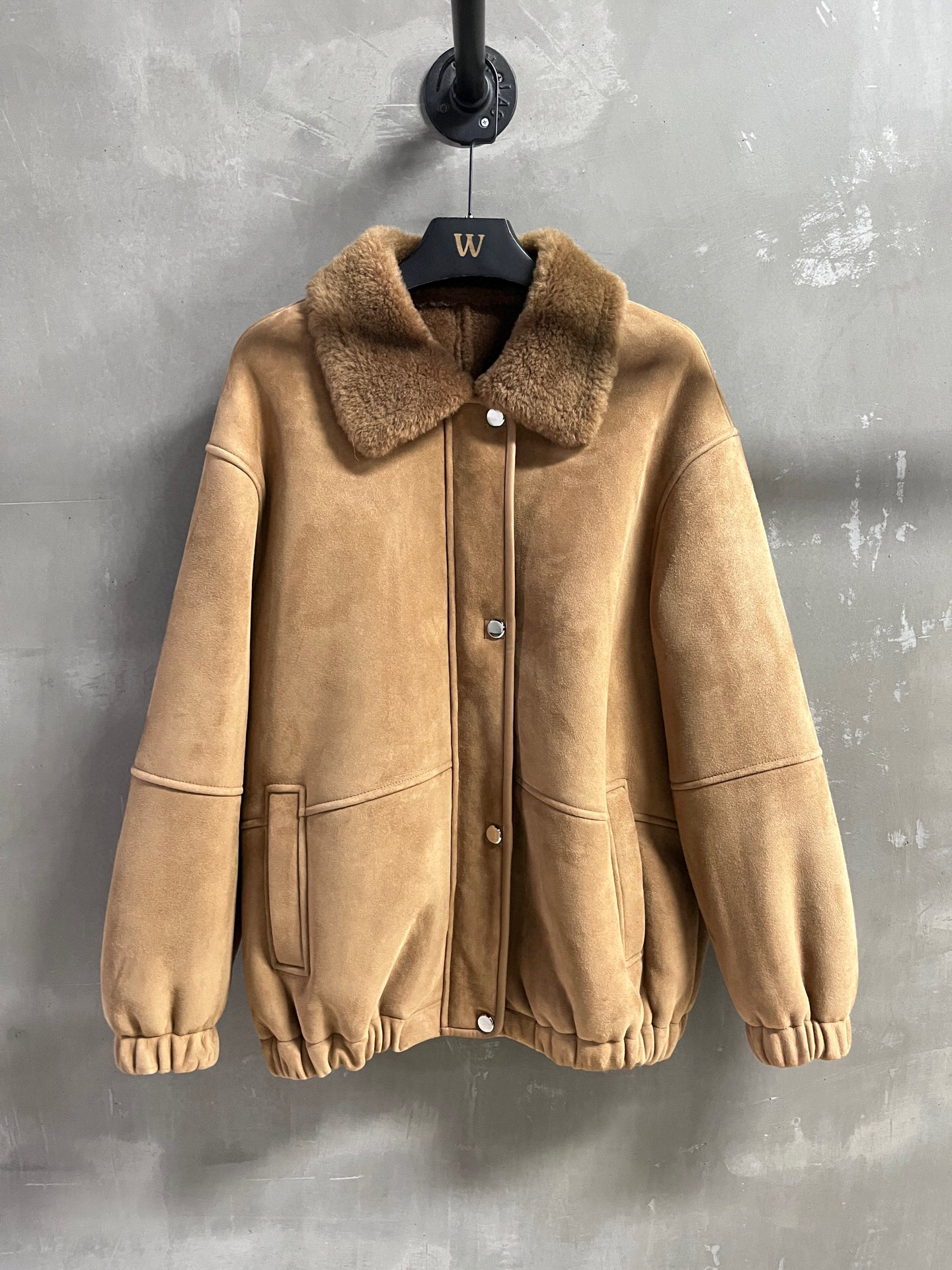 NO:689430,Special offer is here. Celine merino fur all-in-one unique sample dress M1, size M, bust 108, length 69, shoulder width 53, sleeve length 56, special price, no return, no exchange, no free shipping, celine,19860909特价福利来了Celine 美丽奴皮毛一体 孤品样衣M1 尺寸M码胸围108衣长69 肩宽53 袖长56,特价 不退不换不包邮,celine,,Women's clothing